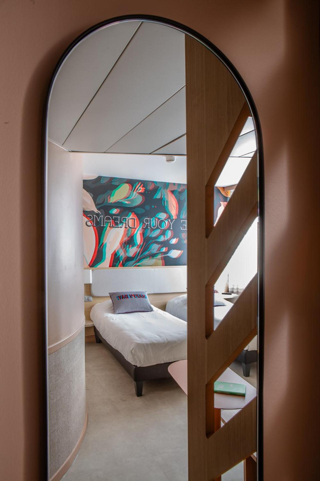 Standard Twin Room - Photo 4