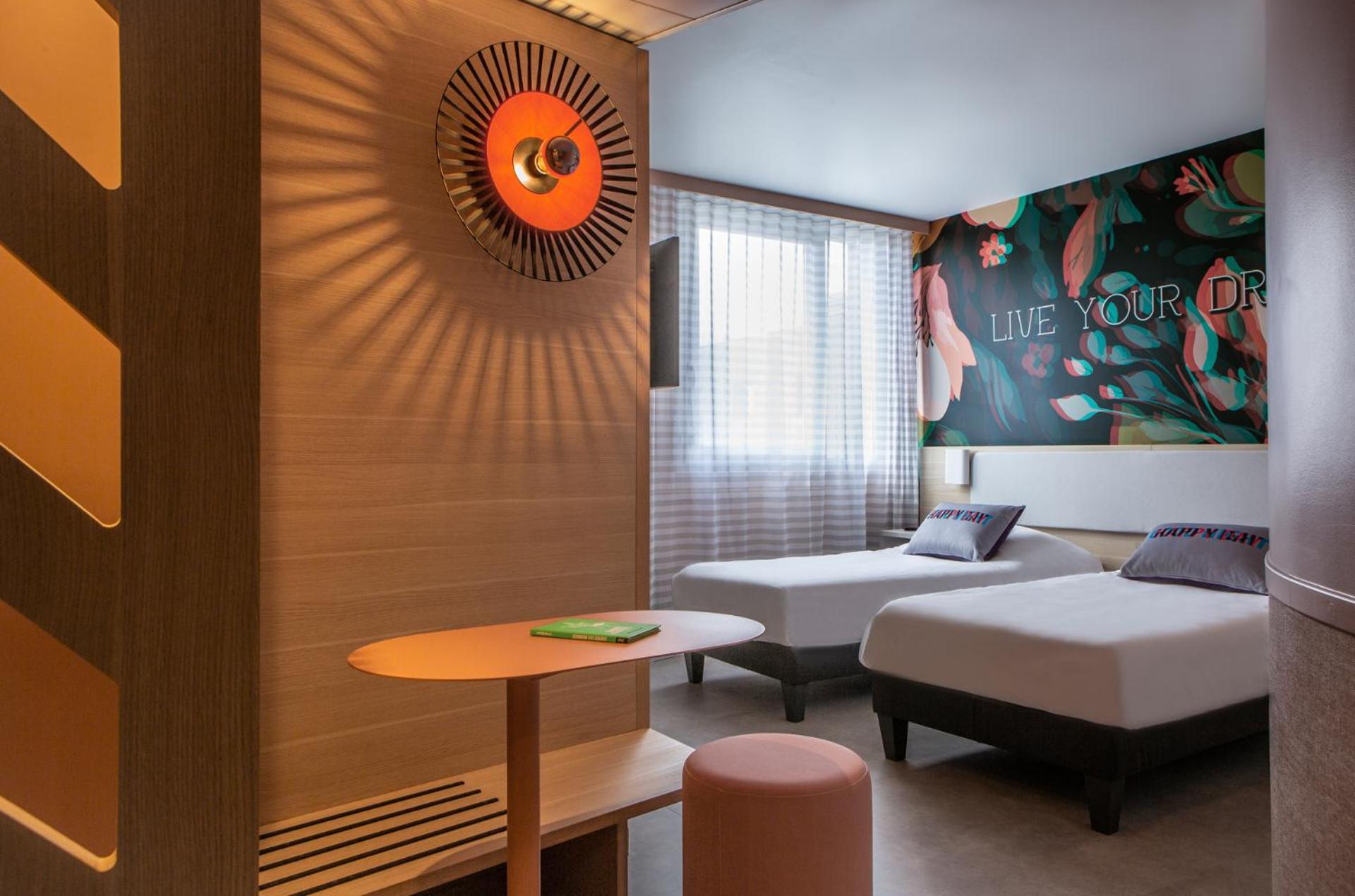 Standard Twin Room - Photo 2