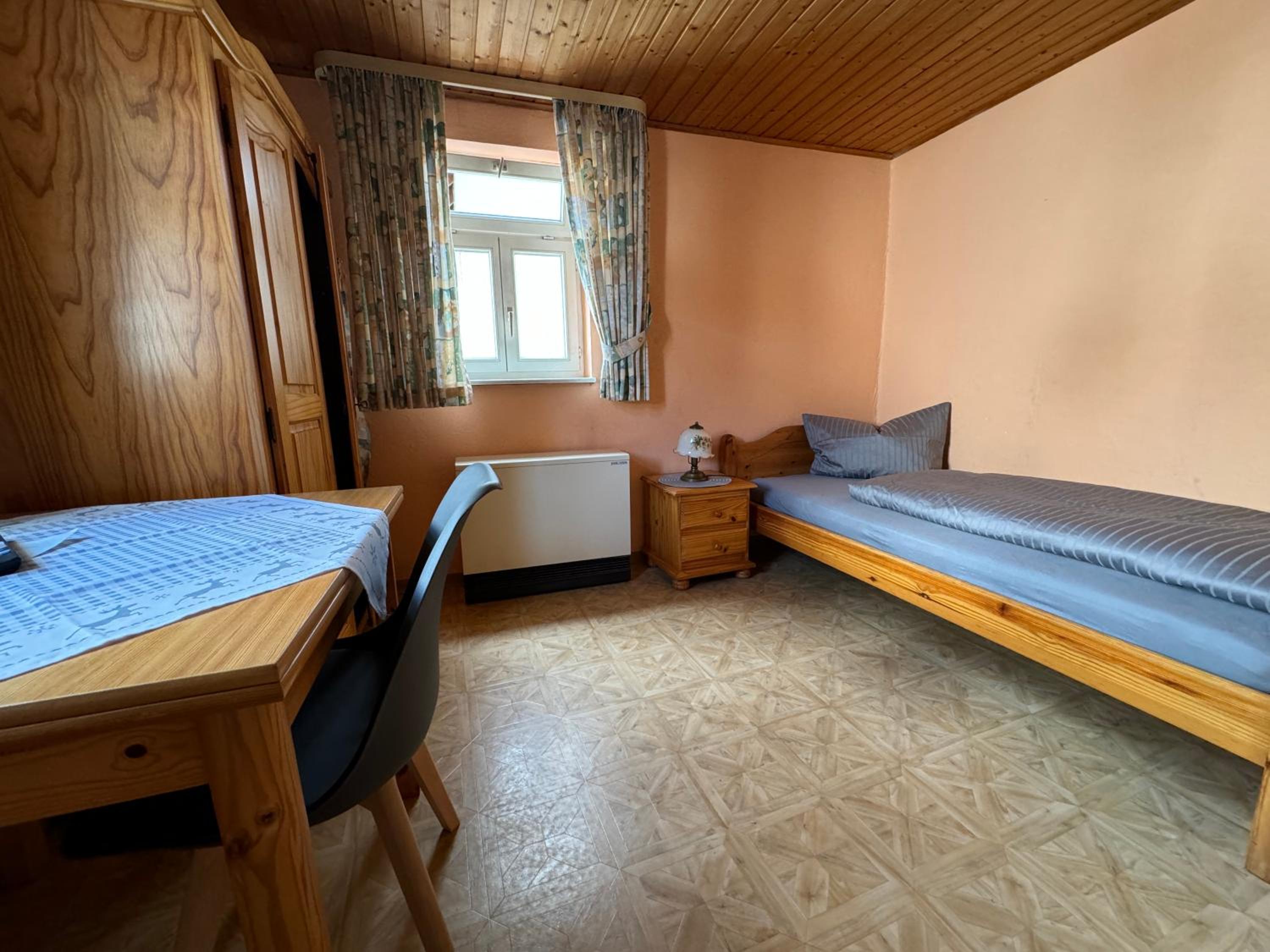 Single Room with Bathroom photo 3