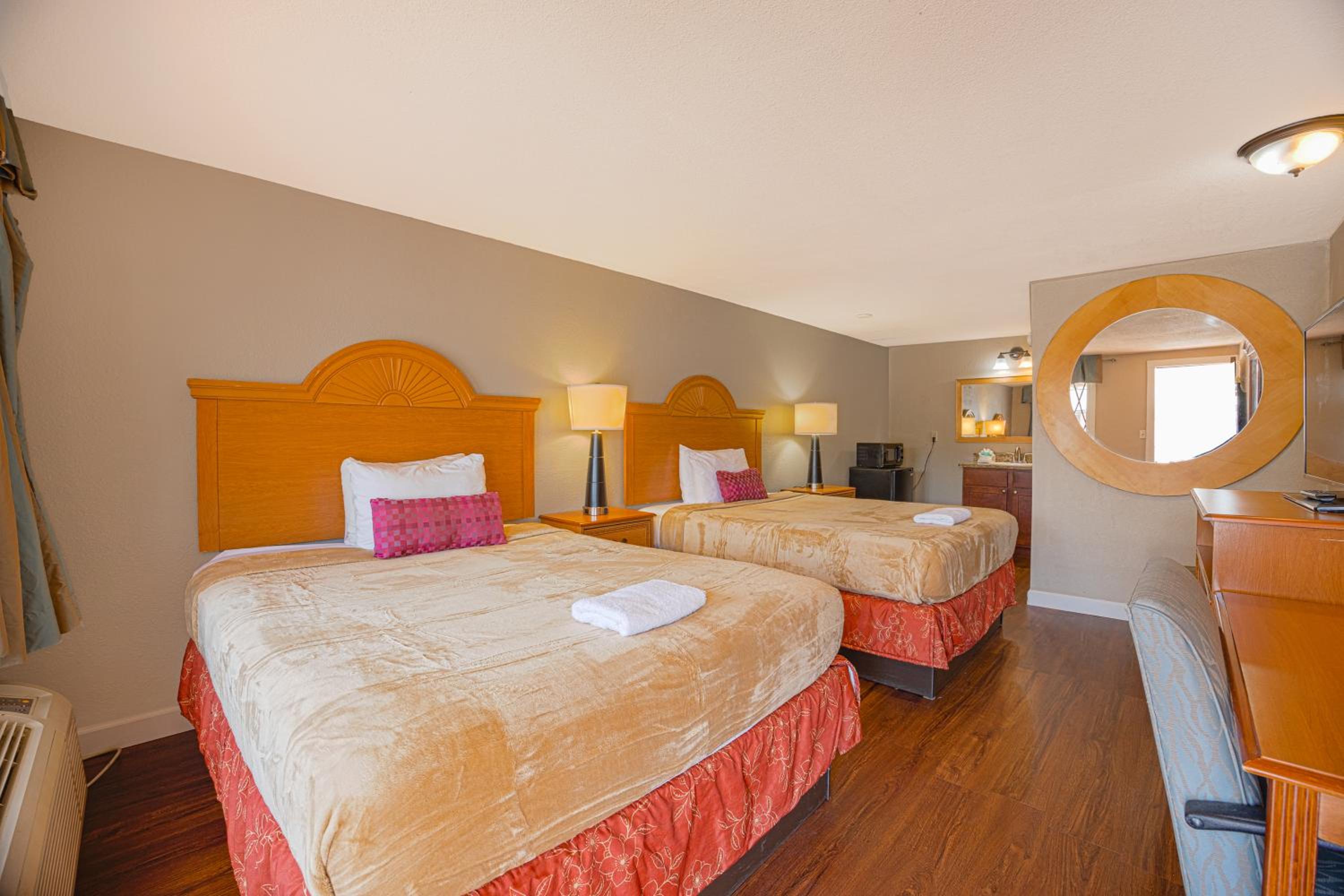2 Full Beds Non-Smoking photo 1