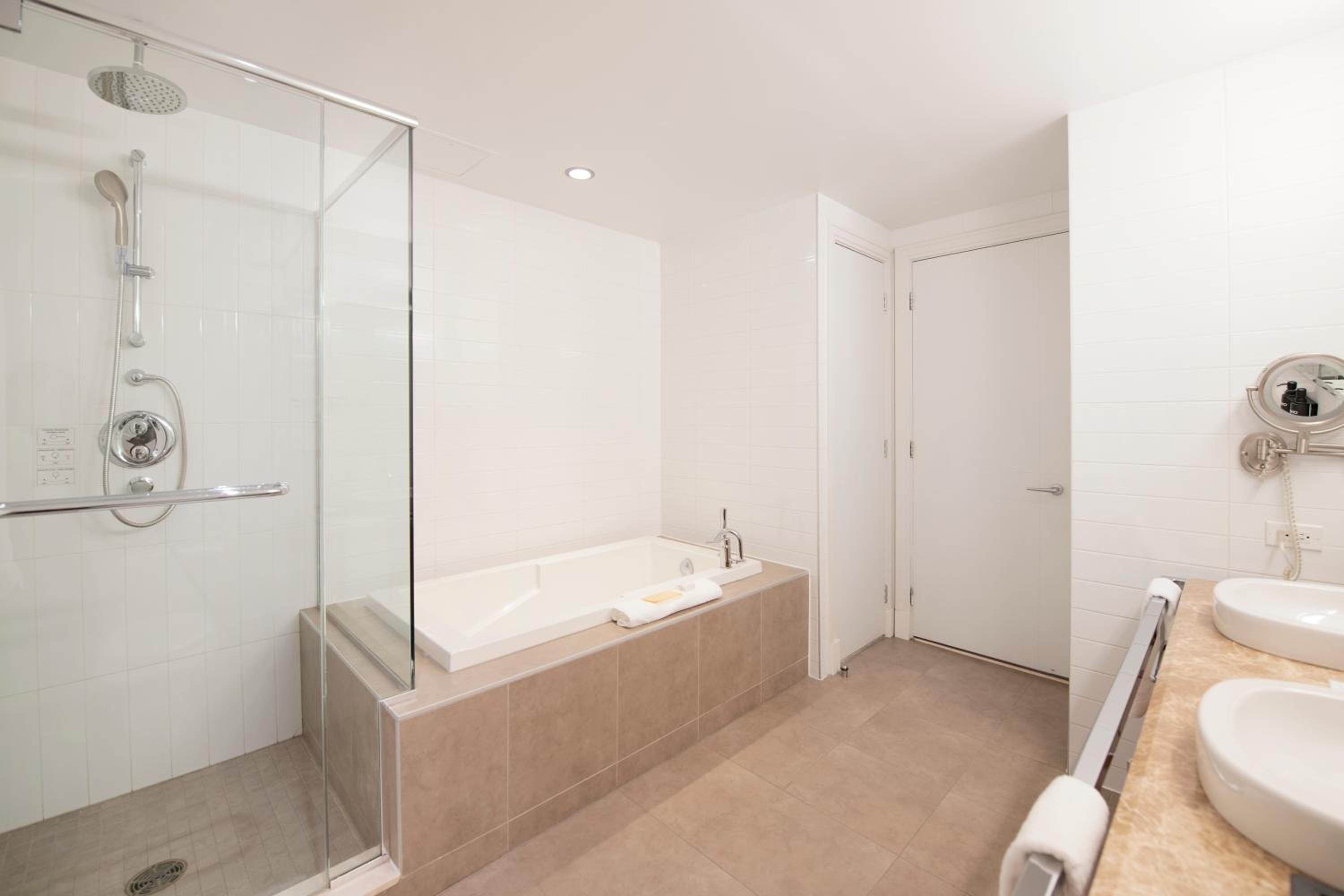 Premium Loft Suite - Photo 3
