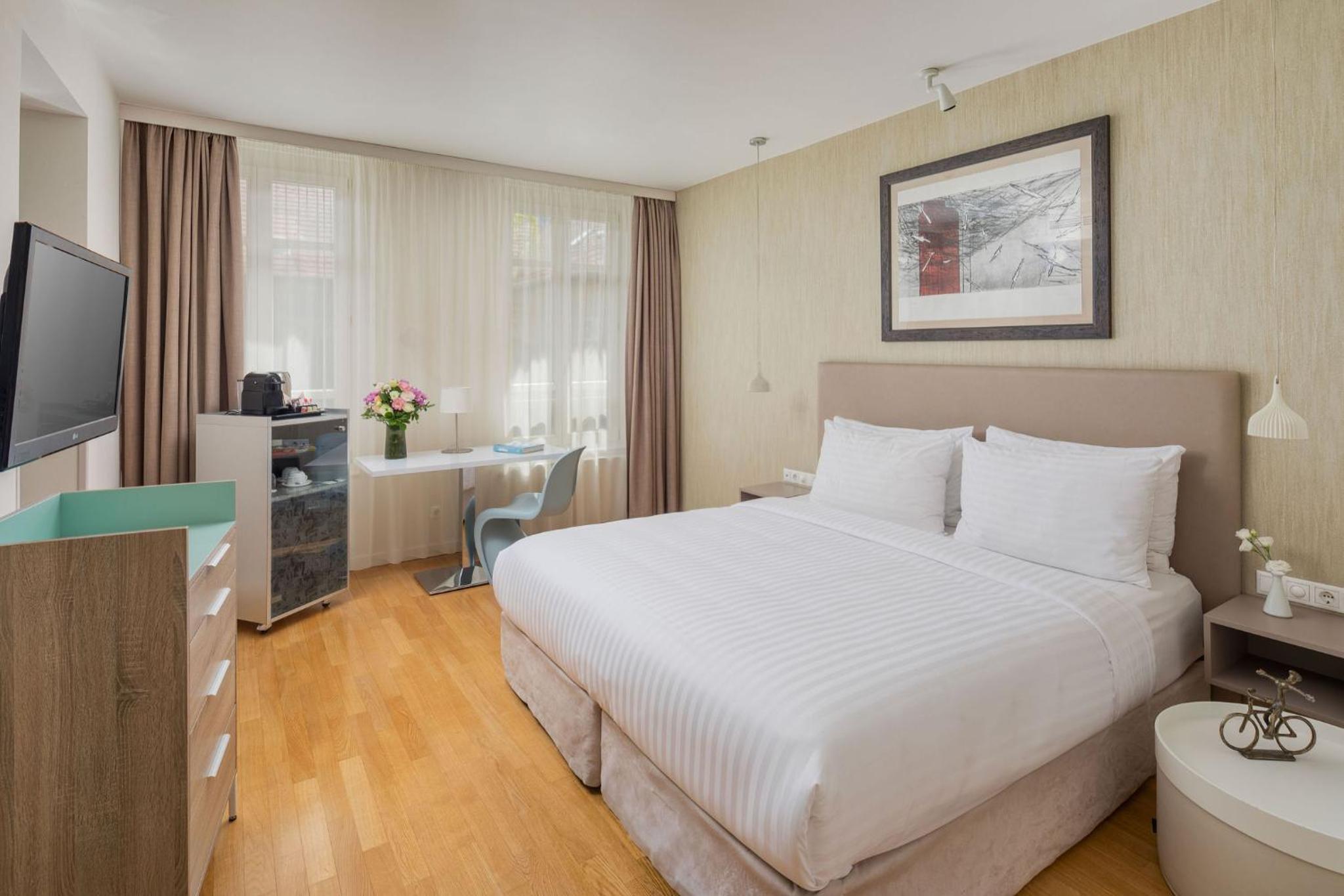 Double Room - Photo 7