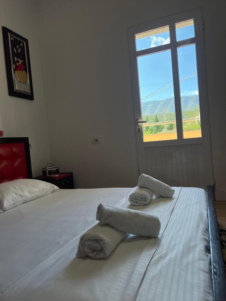 Three-Bedroom Apartment with Balcony photo 1
