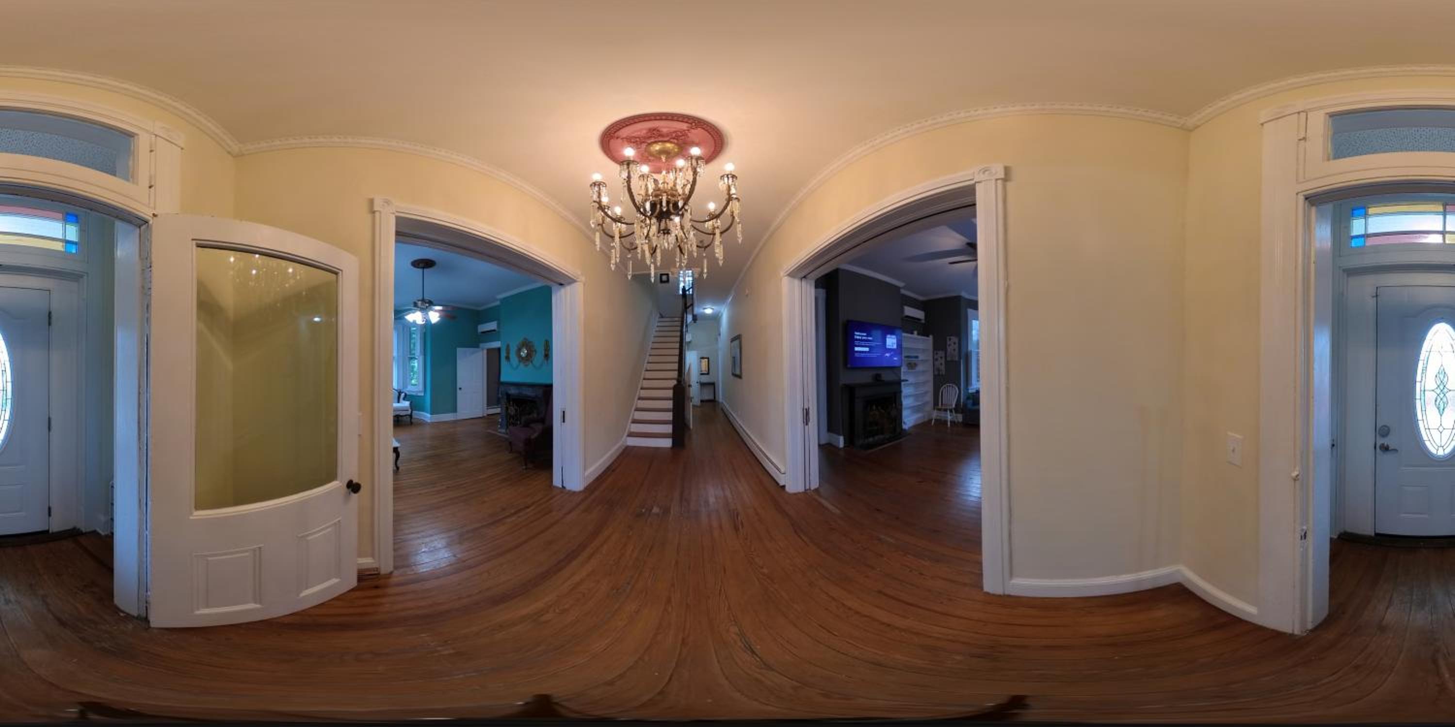 Six-Bedroom House photo 1