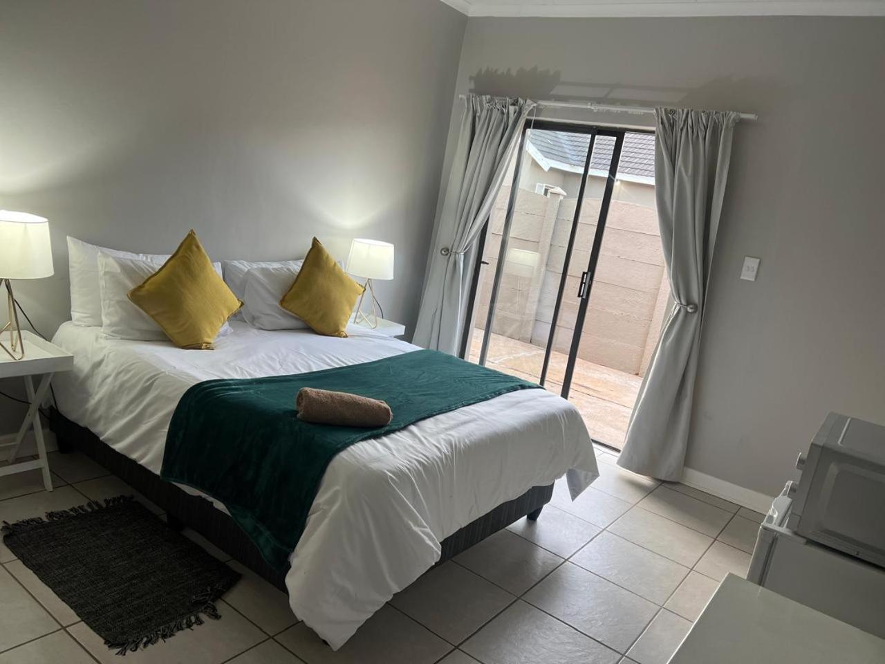 Deluxe Double or Twin Room photo 3