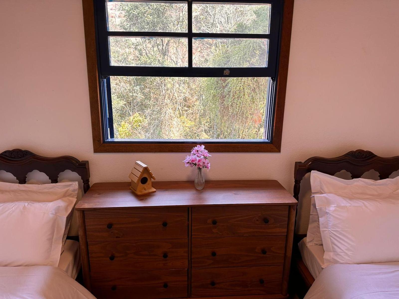 Family Room with Mountain View - Photo 5