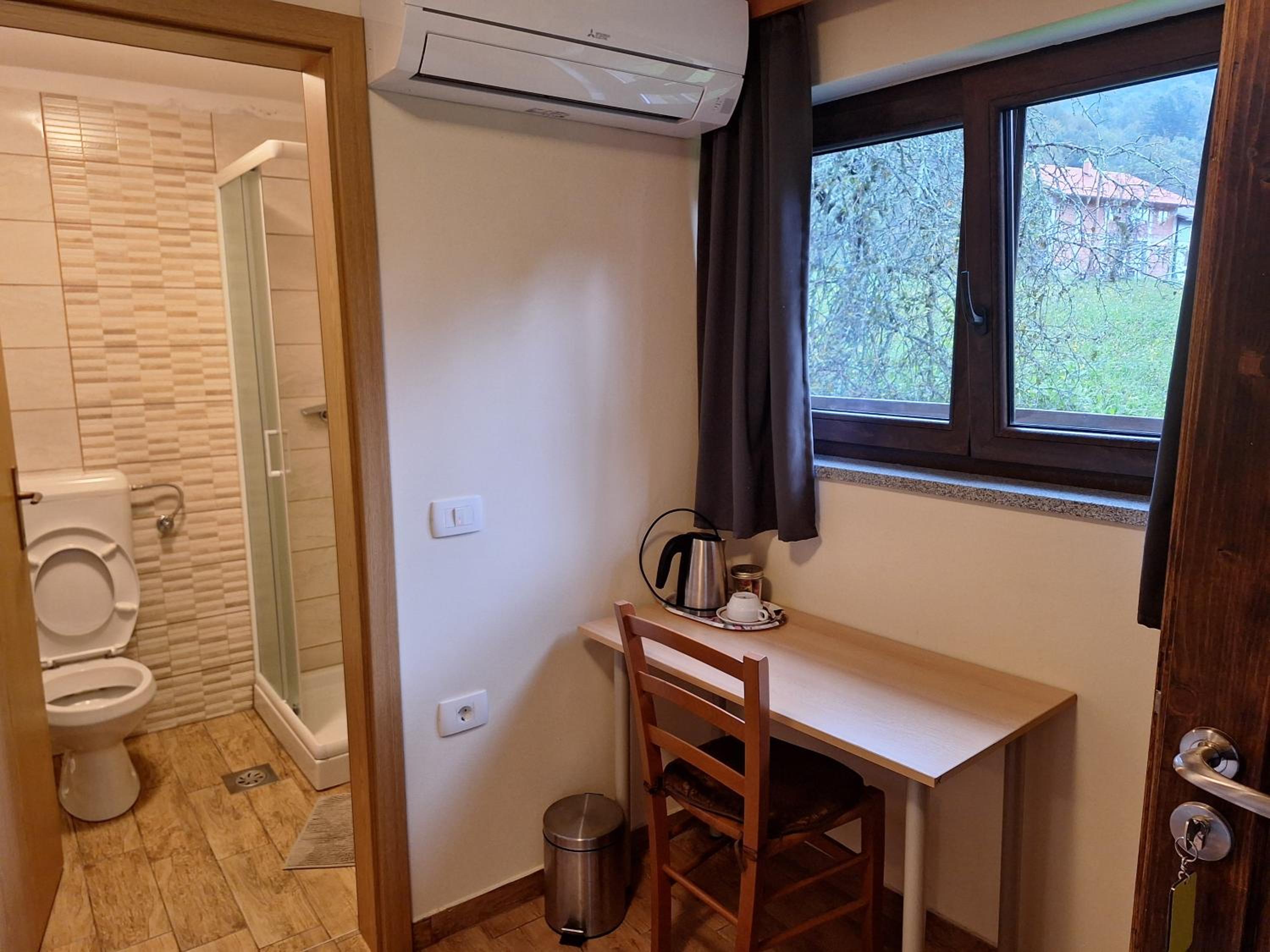 Small Single Room photo 3