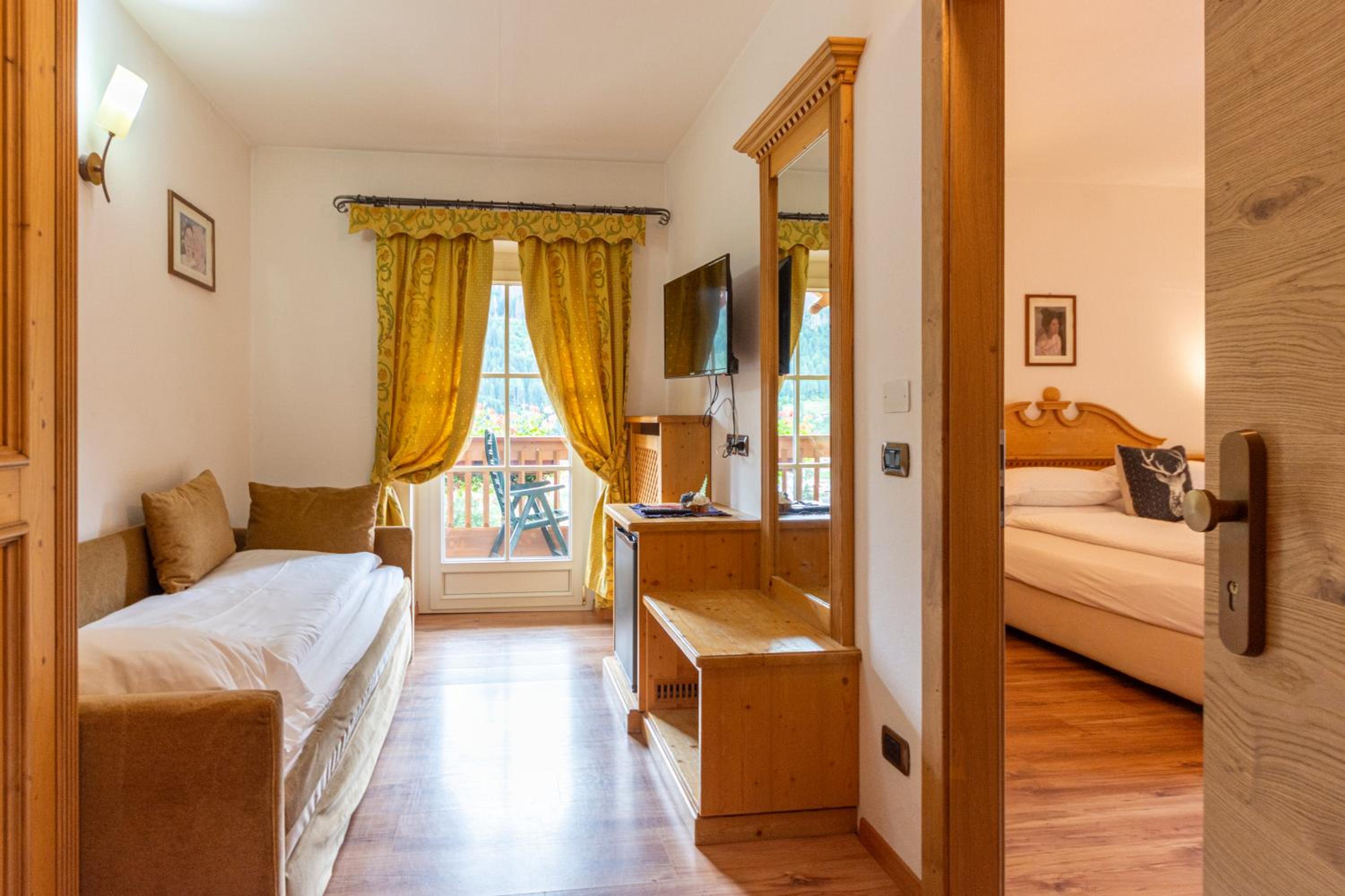 Classic Quadruple Room photo 2
