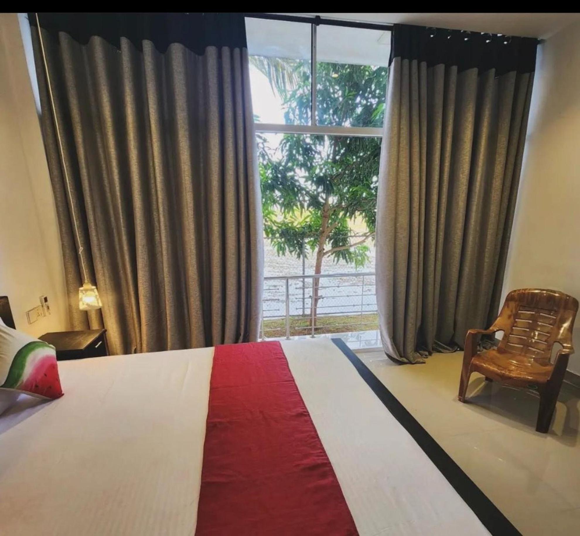 Deluxe Double Room (2 Adults + 1 Child) photo 1