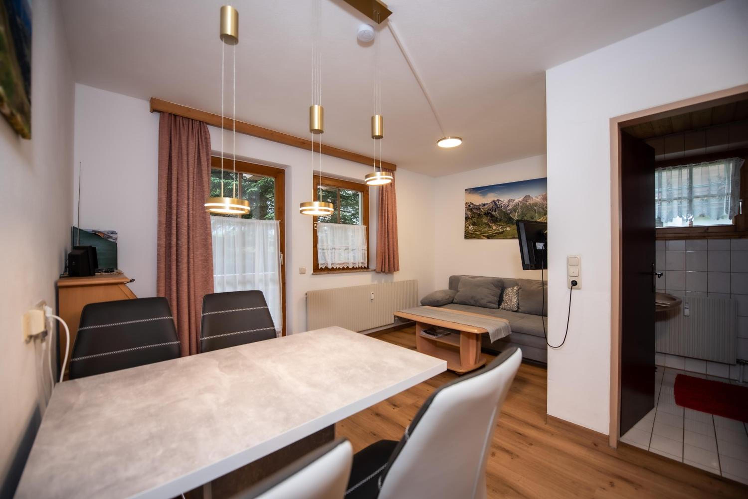 Apartment with Mountain View photo 1
