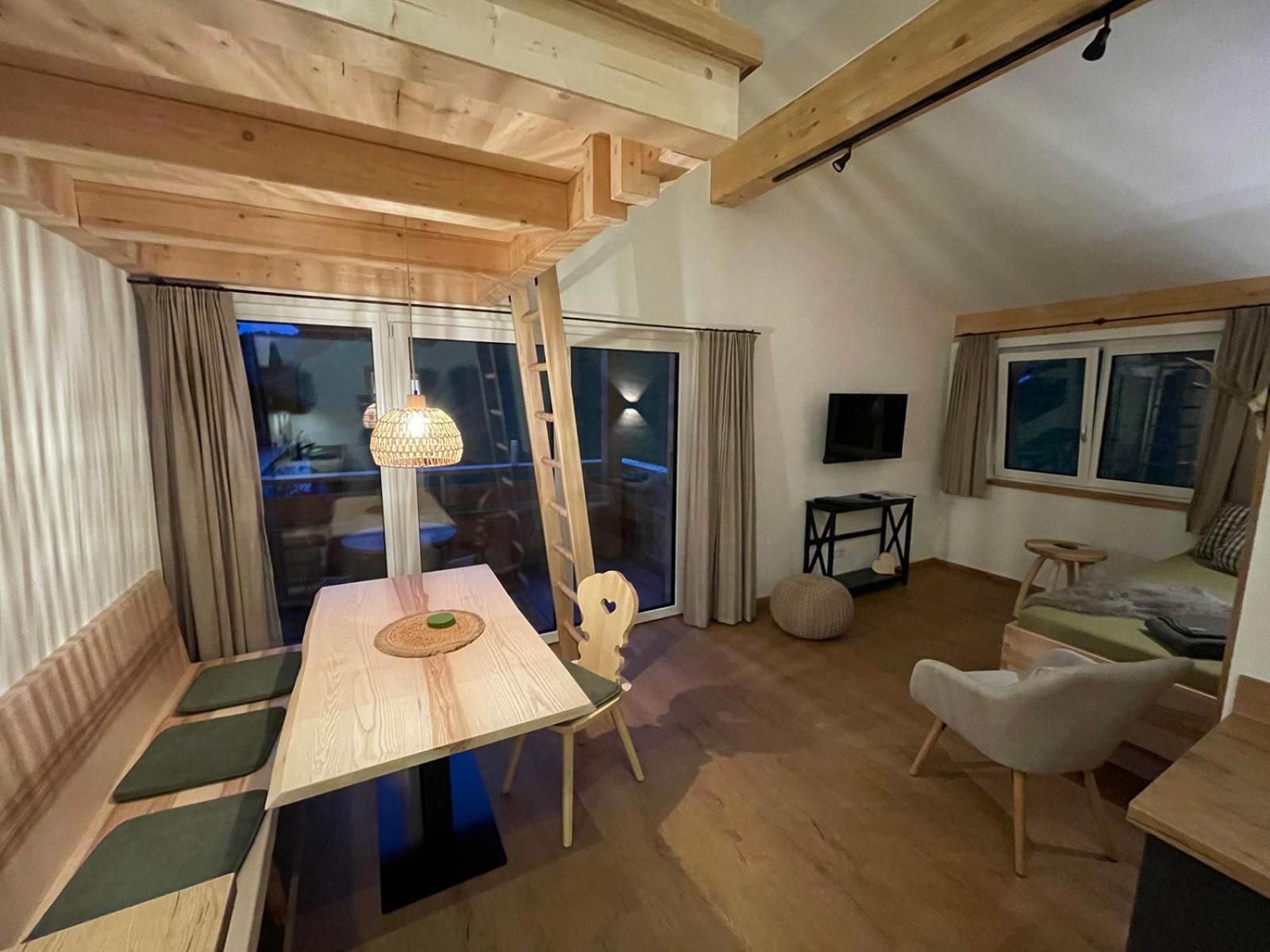 Two-Bedroom Apartment with Mountain View photo 3