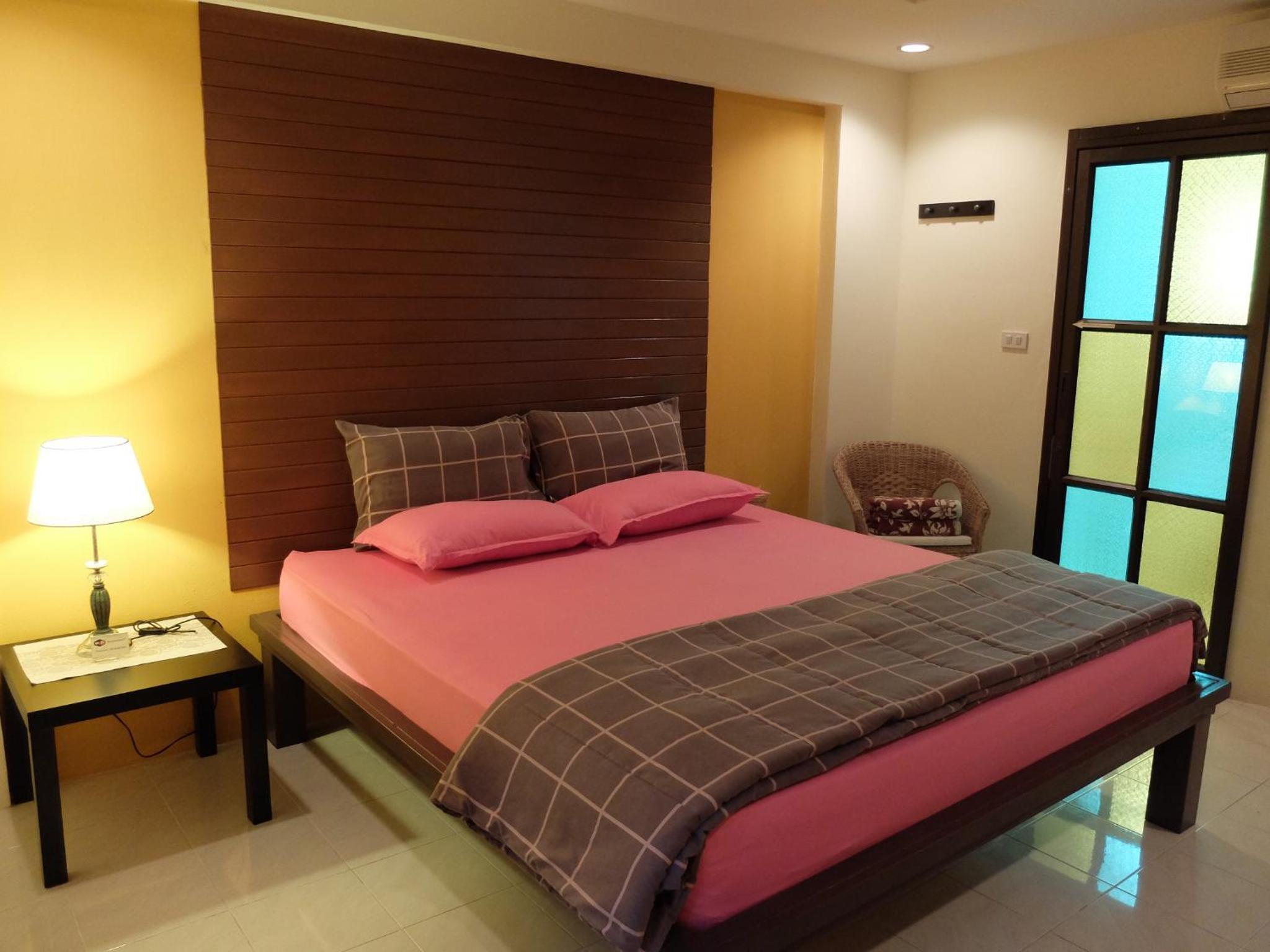 Standard King Room - Room Only - Photo 19