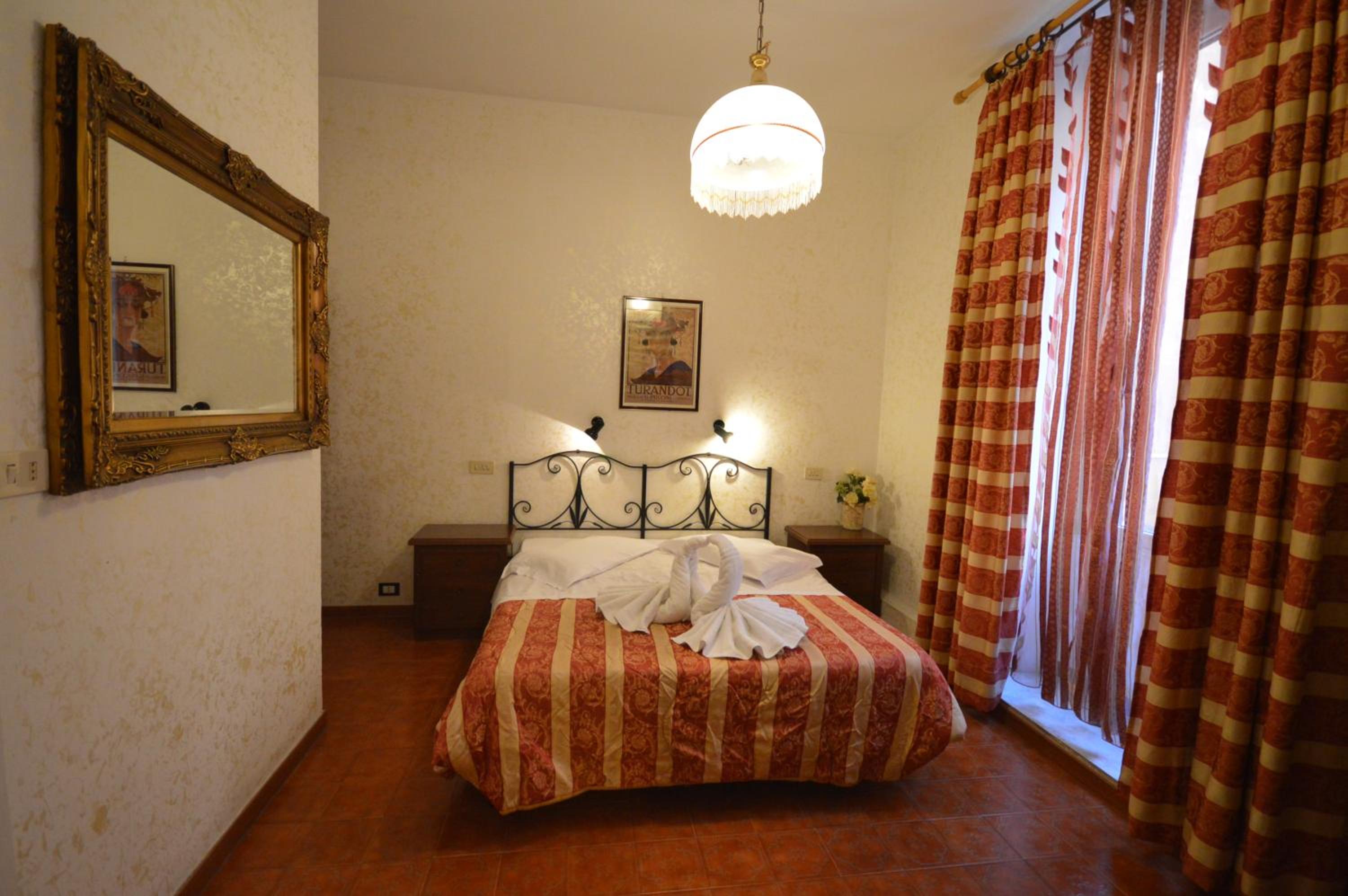 Double or Twin Room with Private Bathroom thumbnail 6
