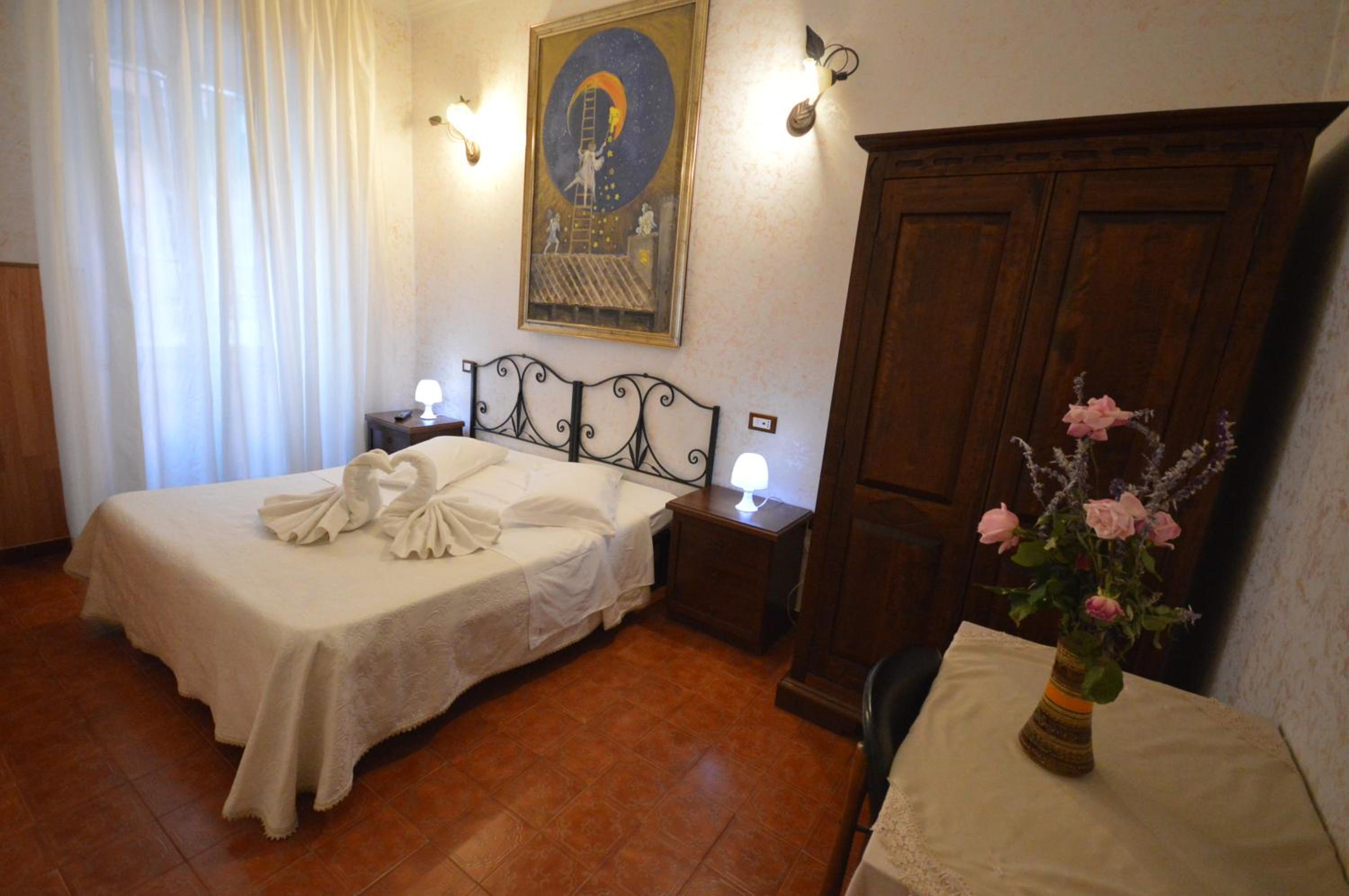 Double or Twin Room with Private Bathroom thumbnail 5