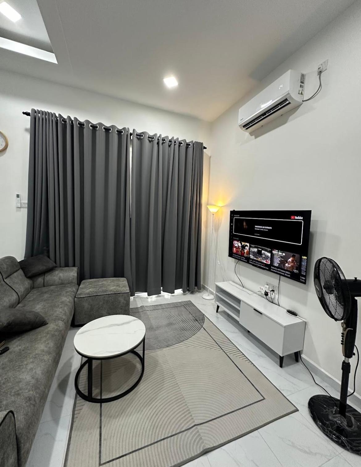 Three-Bedroom House photo 2