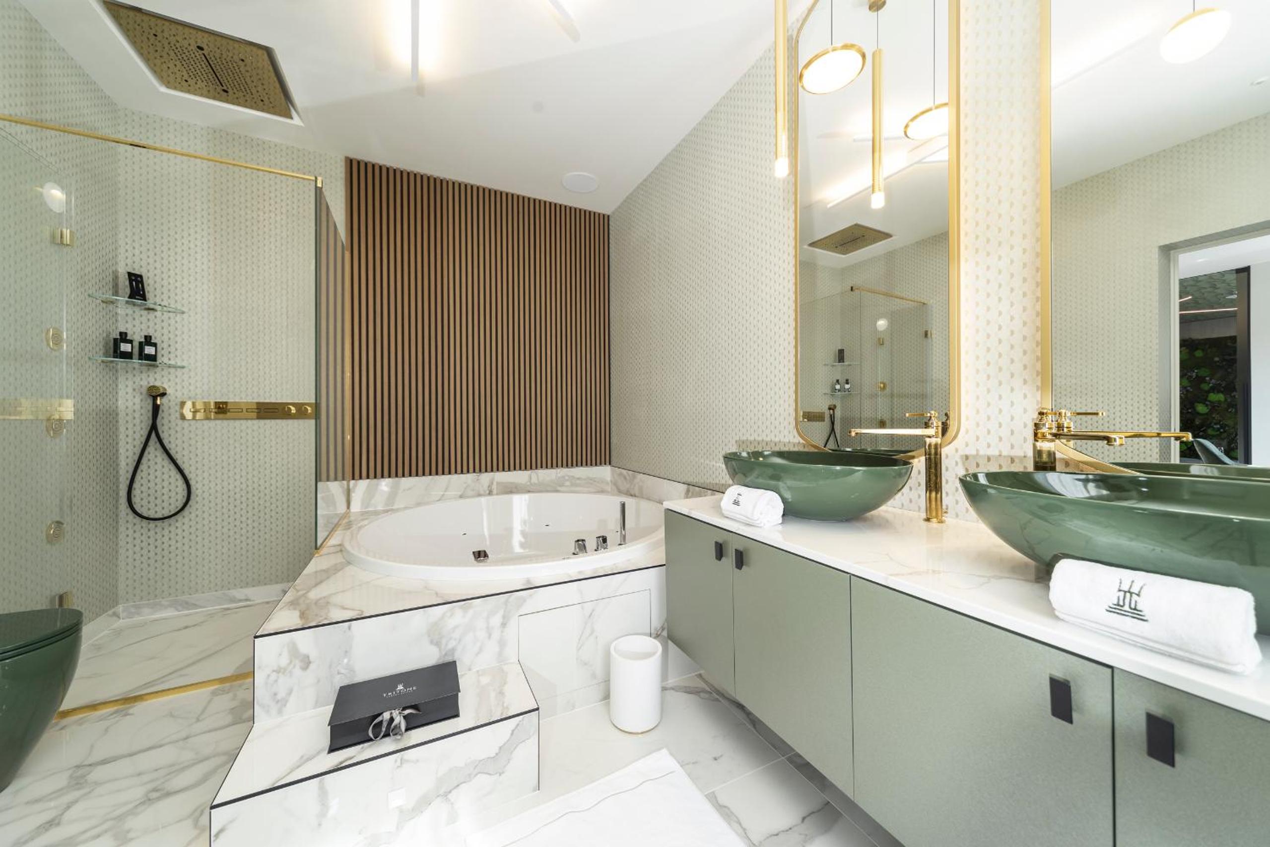 Deluxe Family Suite photo 2