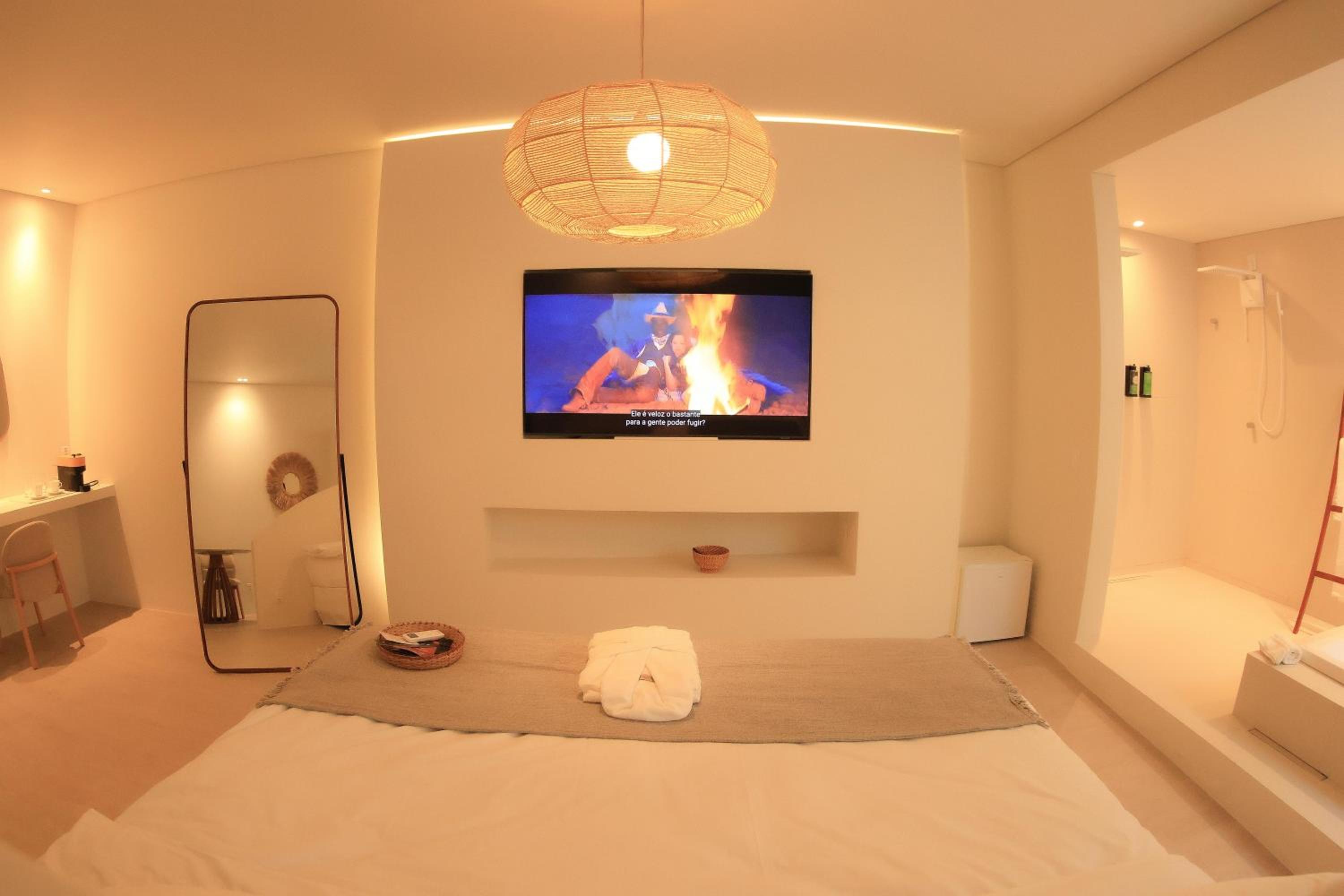 Deluxe Suite with Spa Bath photo 3