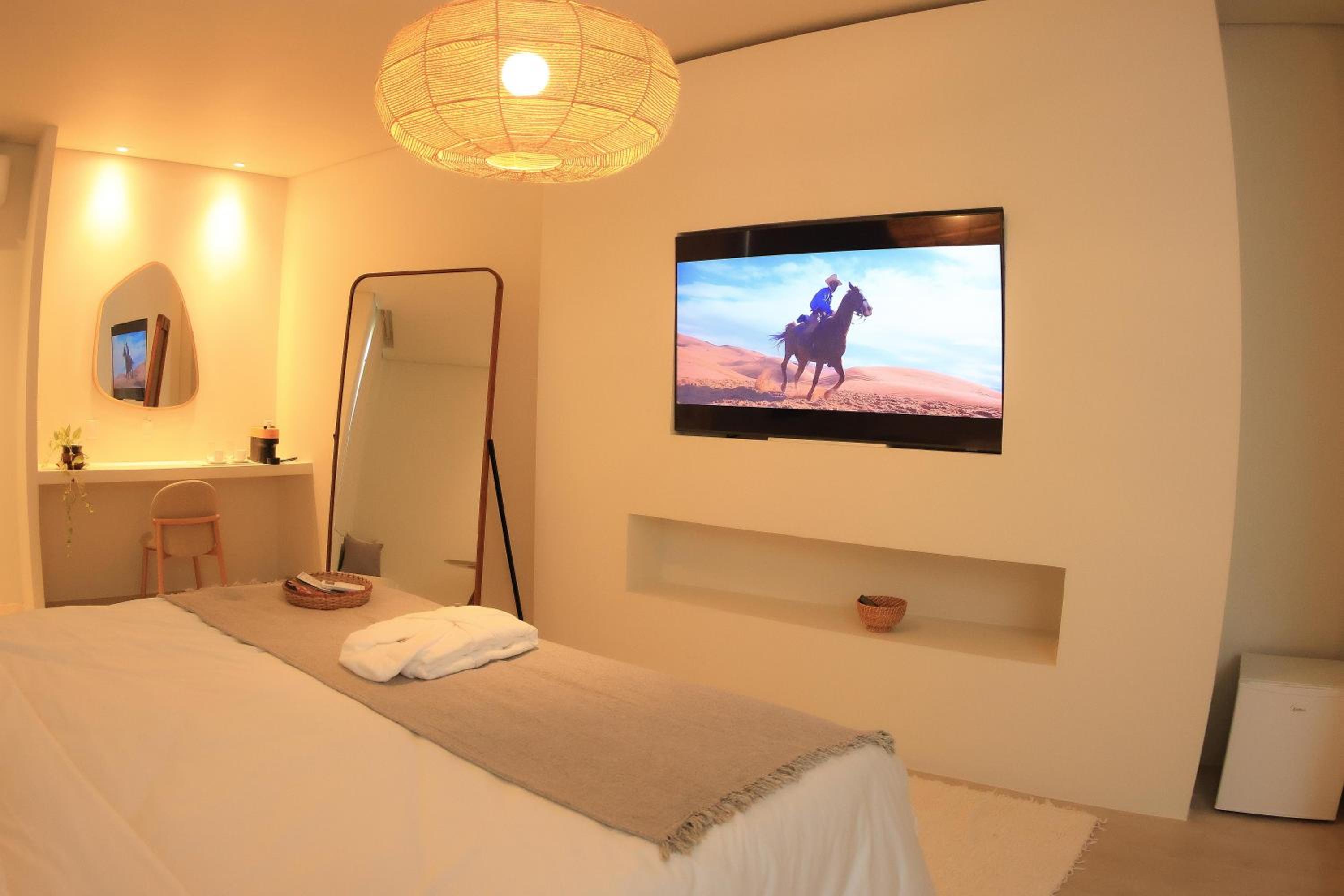 Deluxe Suite with Spa Bath photo 2