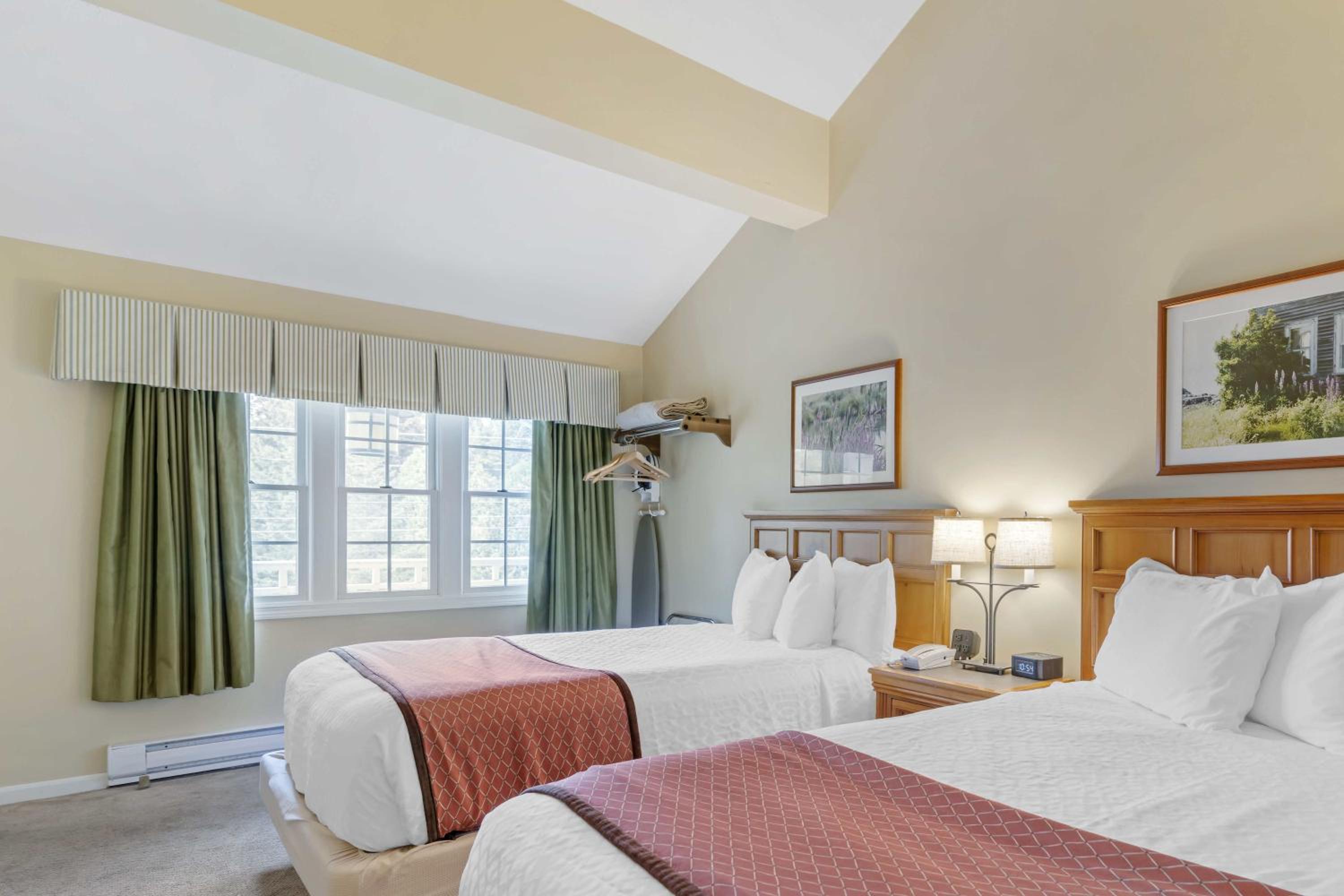 Double Room Squire- Exterior Corridor Access, And Stairs Only