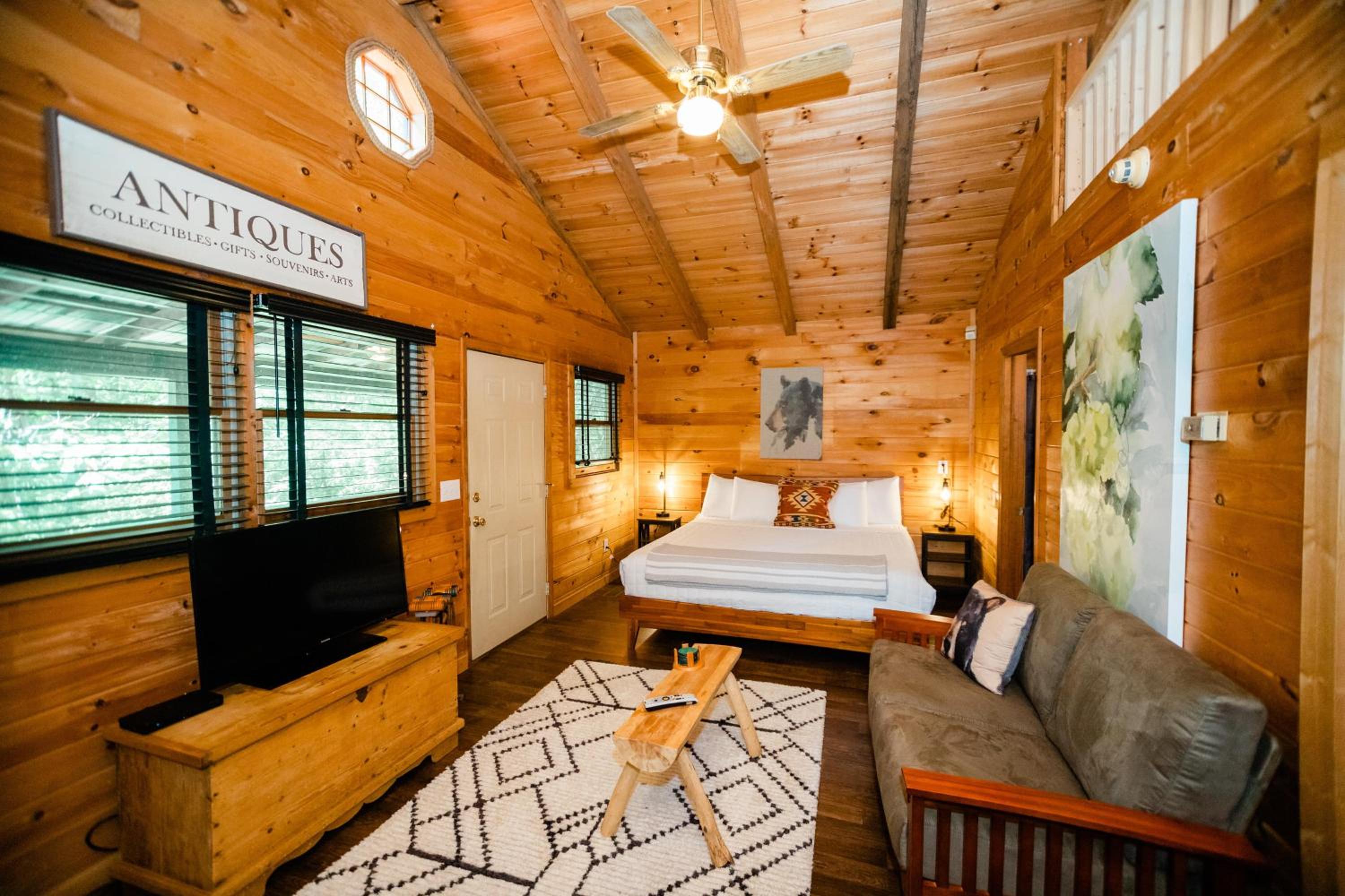 Two-Bedroom House - Photo 4