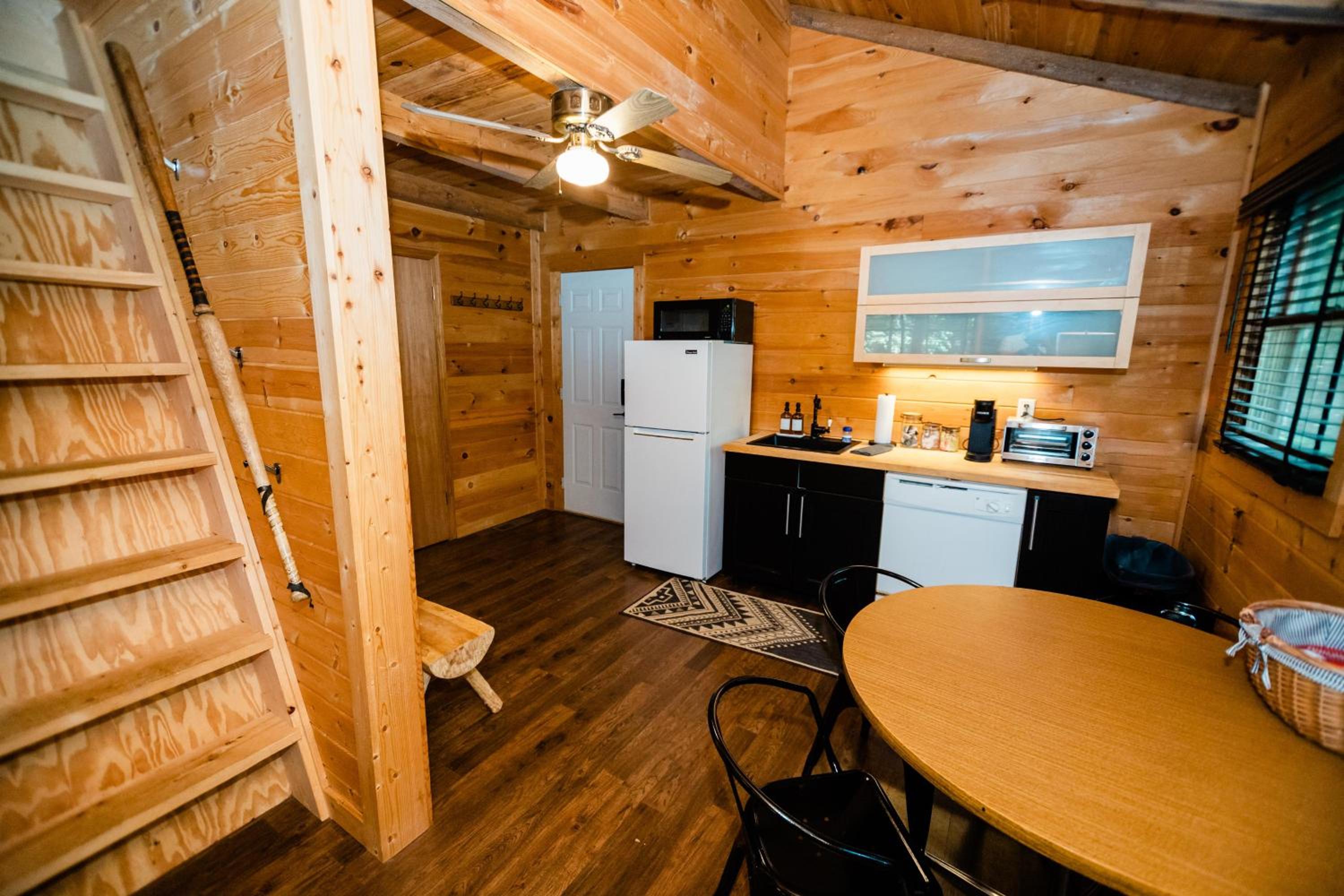 Two-Bedroom House - Photo 3