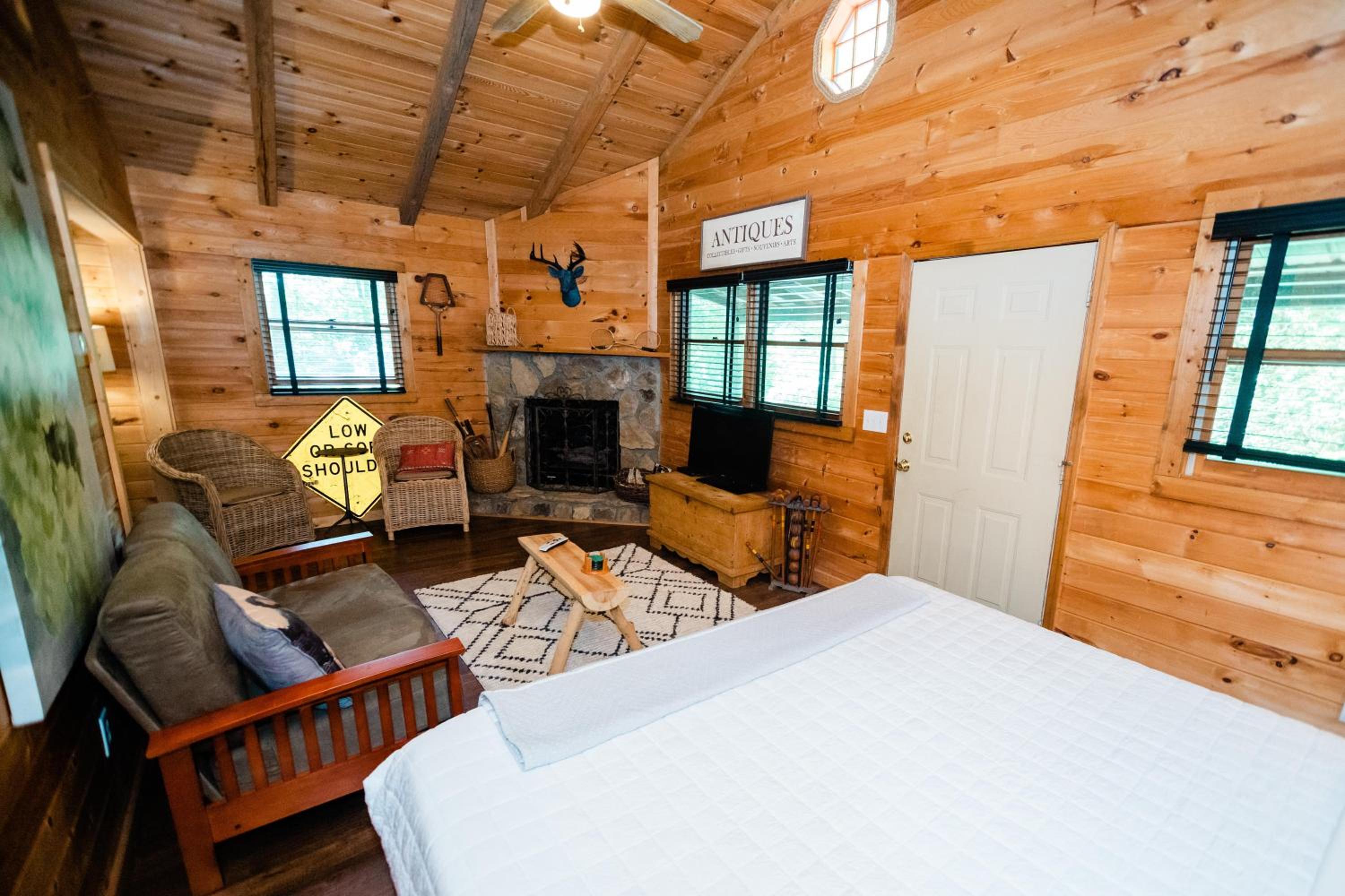 Two-Bedroom House - Photo 9