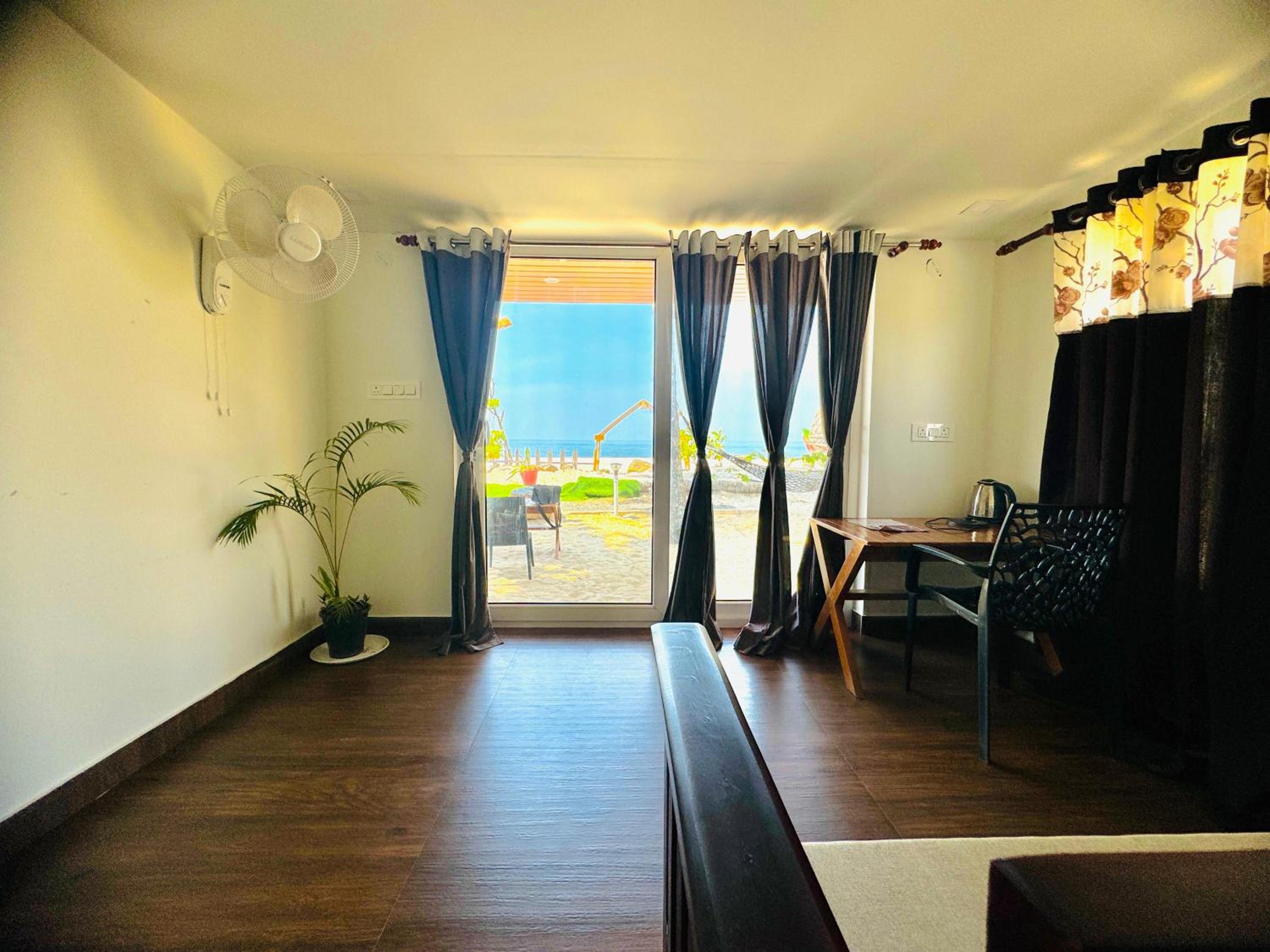 Double Room with Sea View photo 1