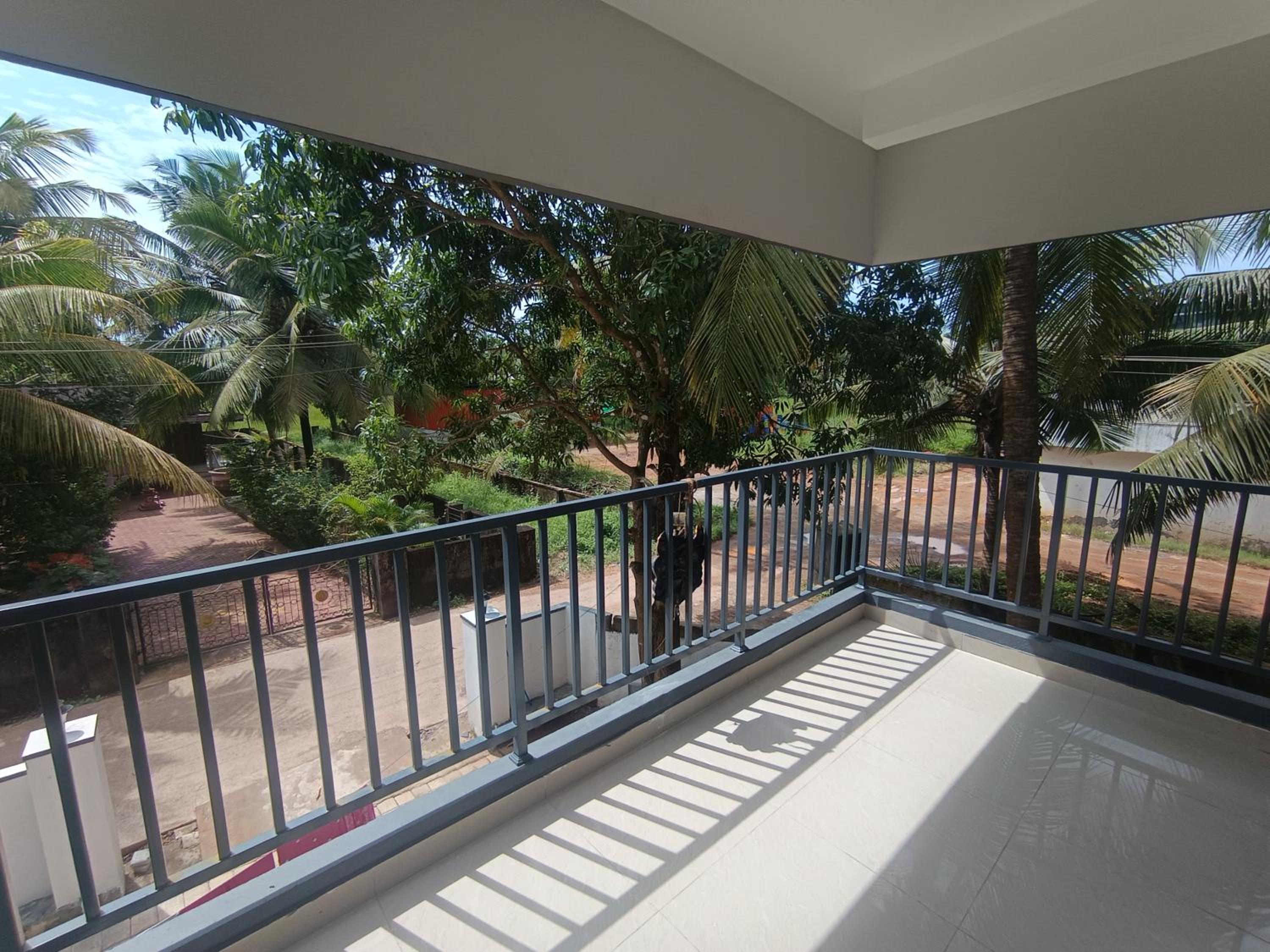 Deluxe Double Room with Balcony photo 3