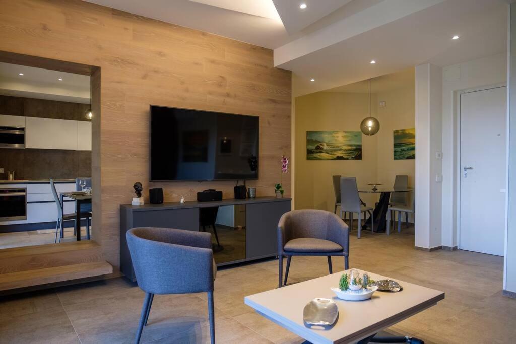 Three-Bedroom Apartment with Balcony