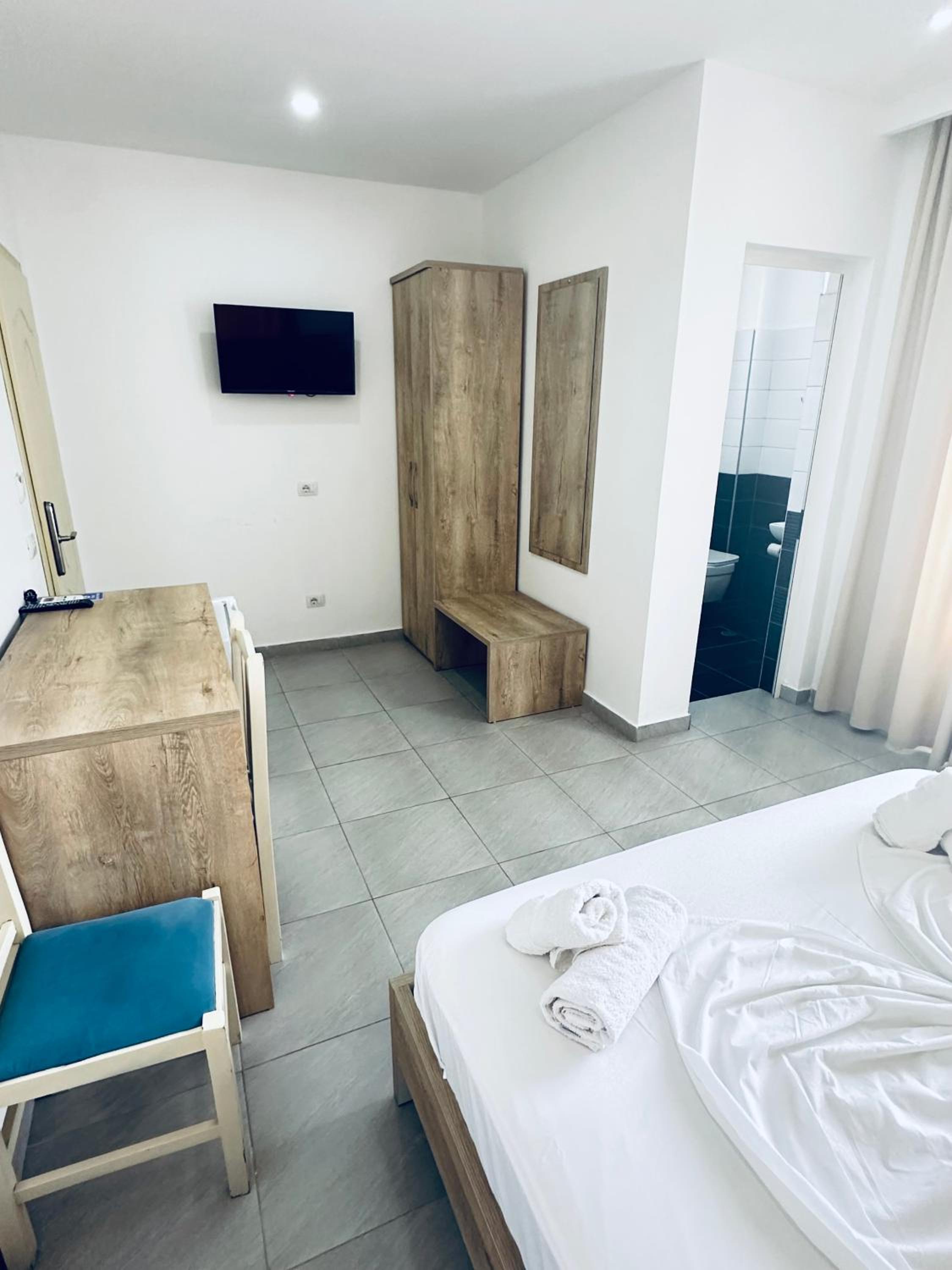 Basic Double Room photo 3