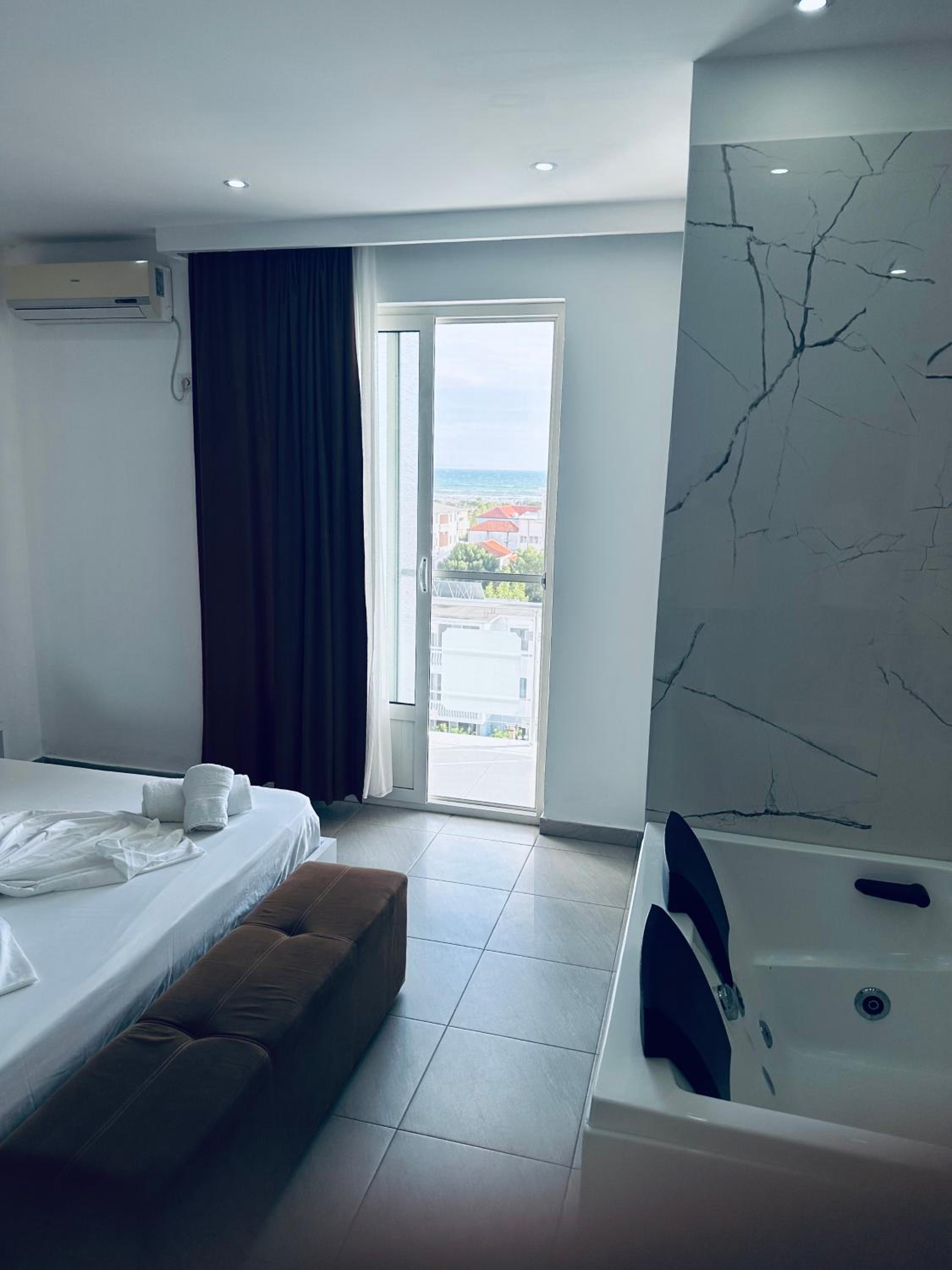 King Room with Spa Bath photo 2
