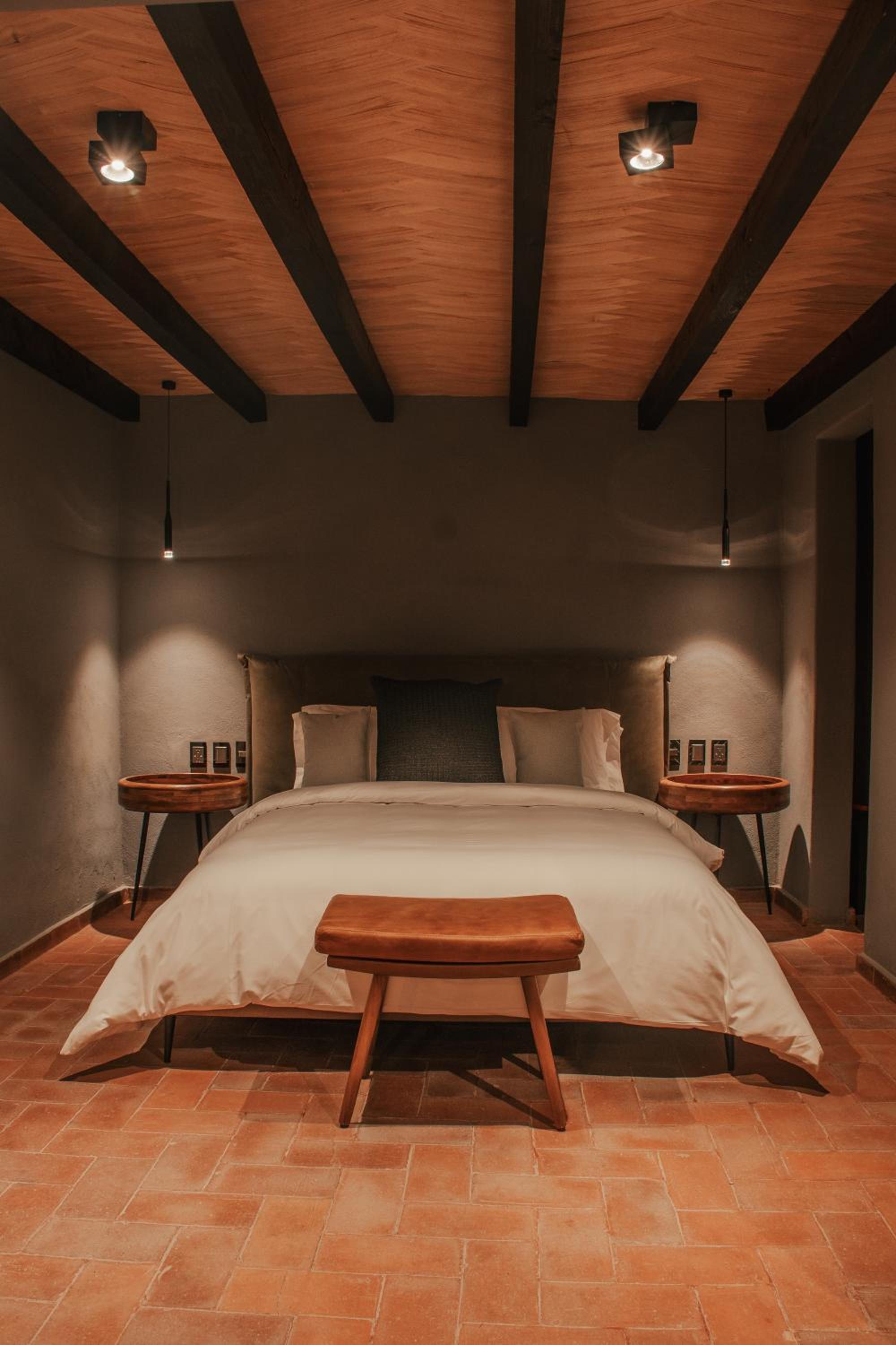 Standard Queen Room