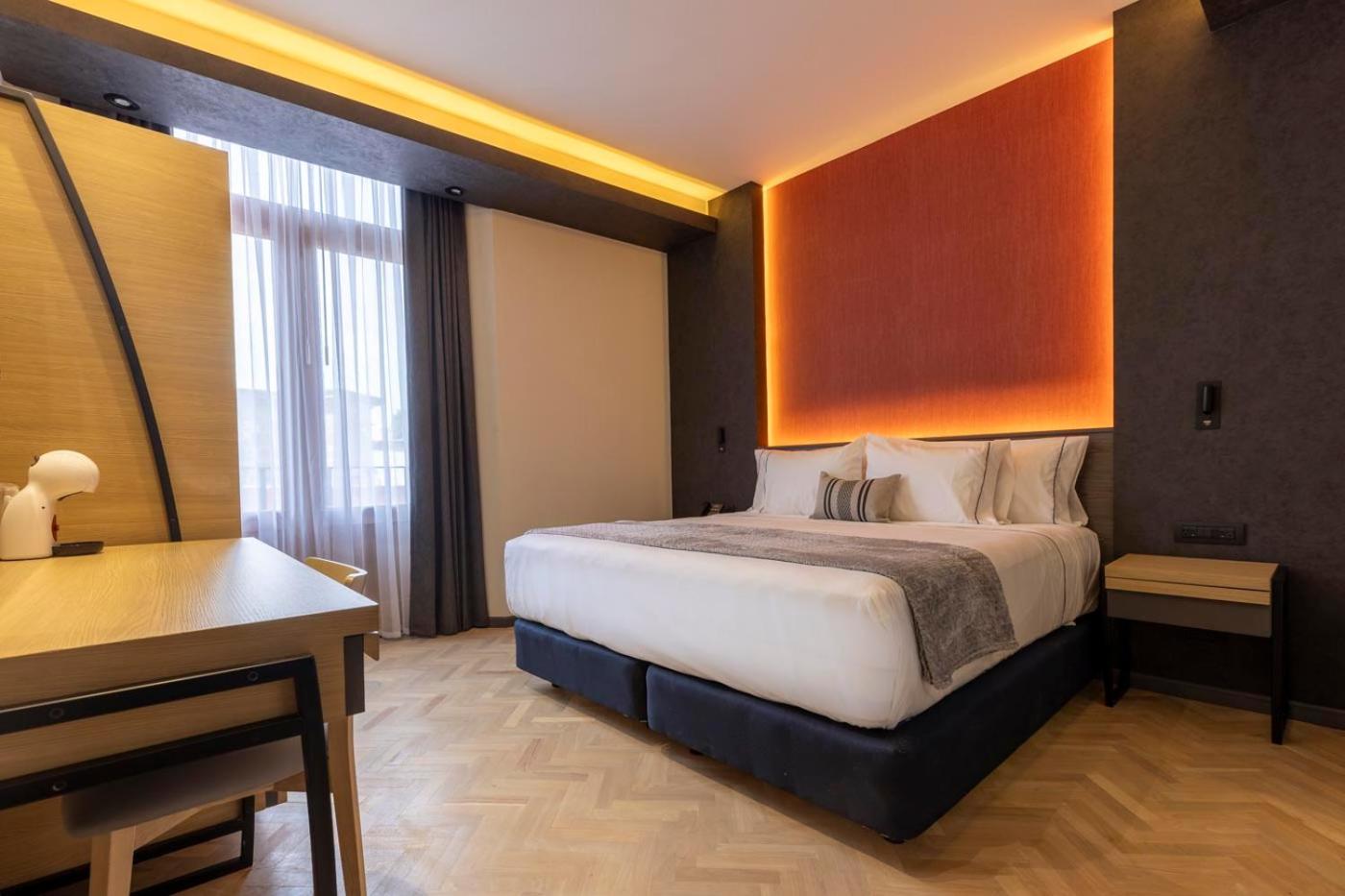 King Room with Balcony - Photo 1