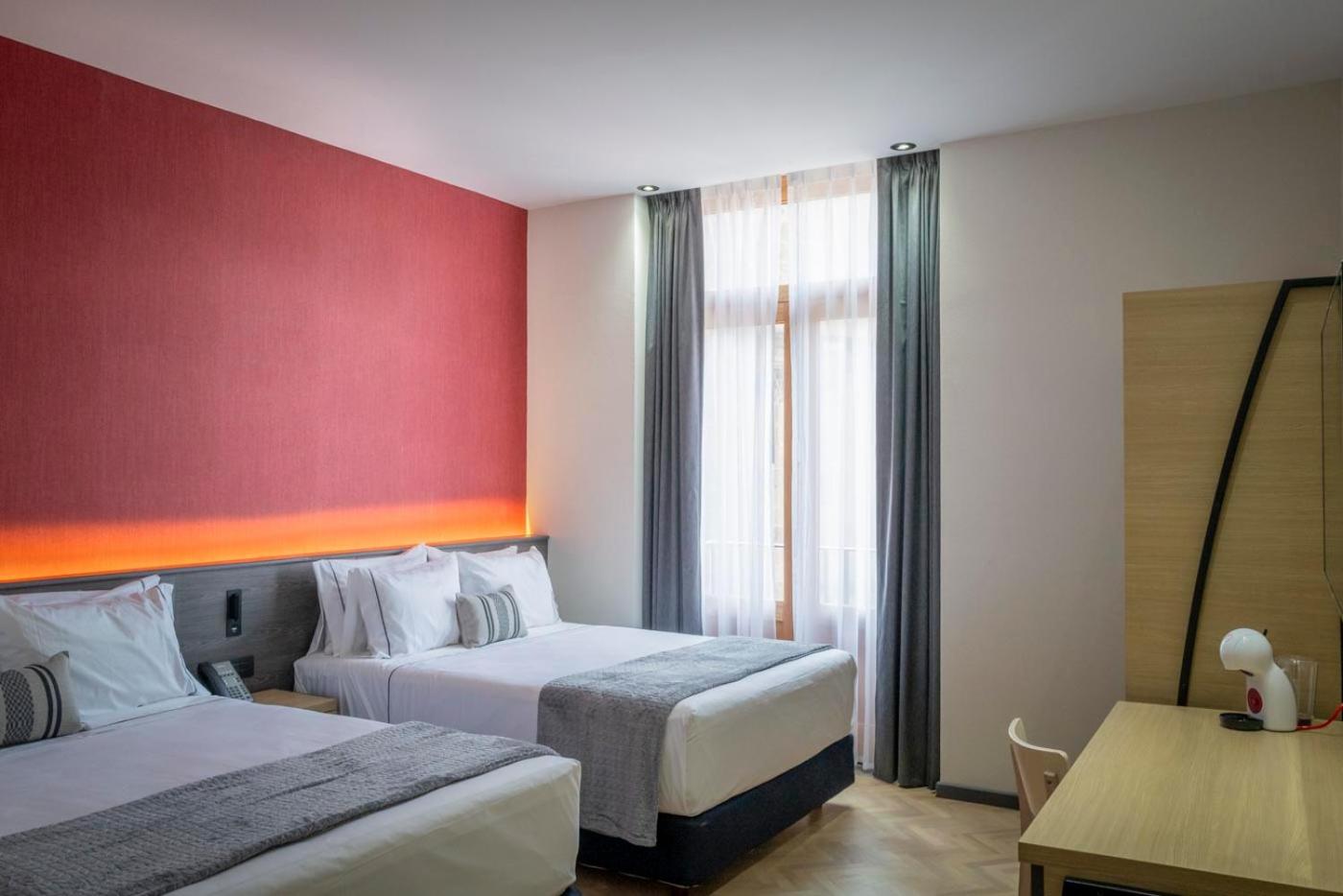 Deluxe Double Room with Balcony - Photo 2