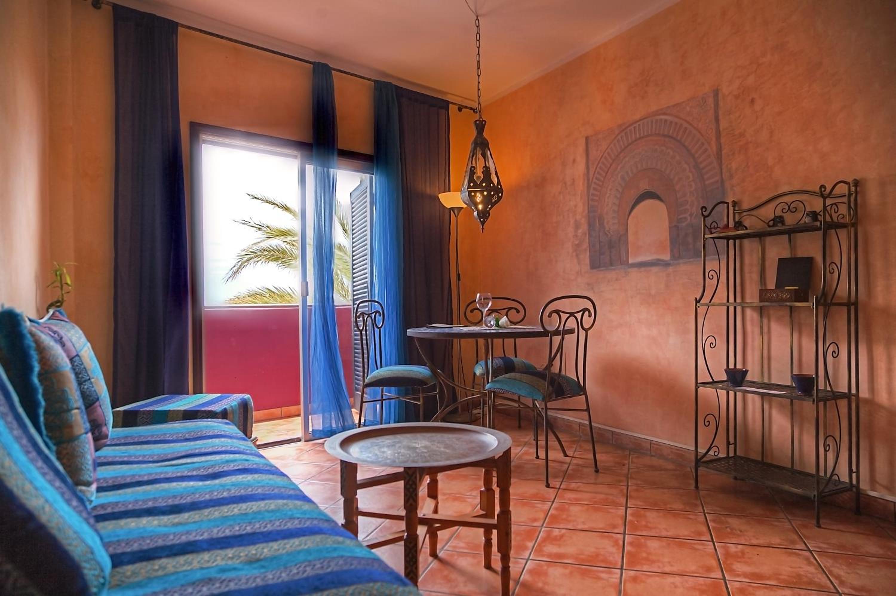 Apartamento de una habitación con balcón y vista al mar