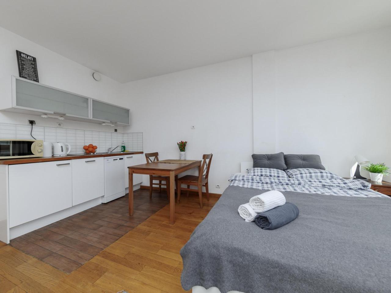 Studio Apartment - Photo 18