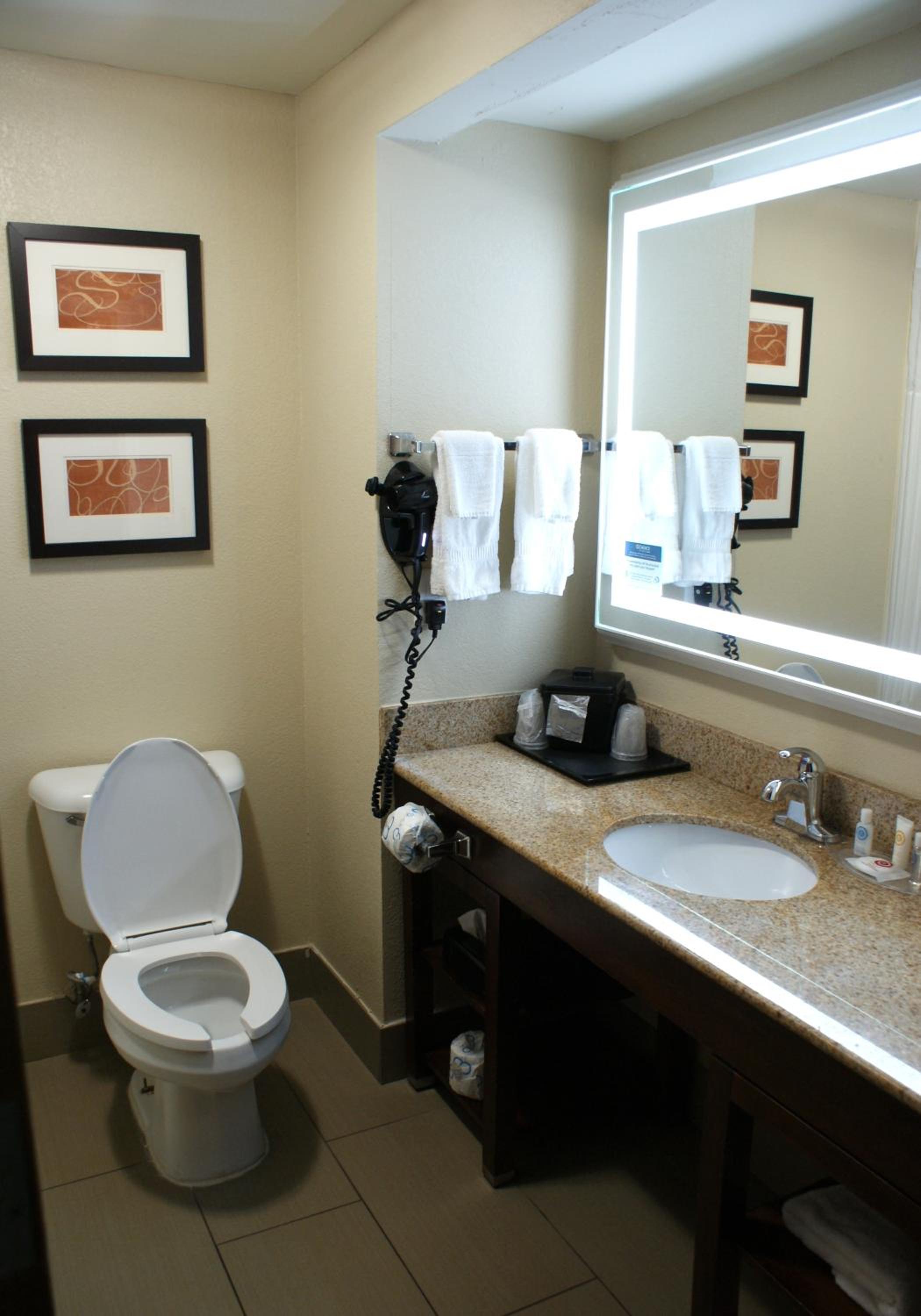 King Room - Non-Smoking - Photo 3