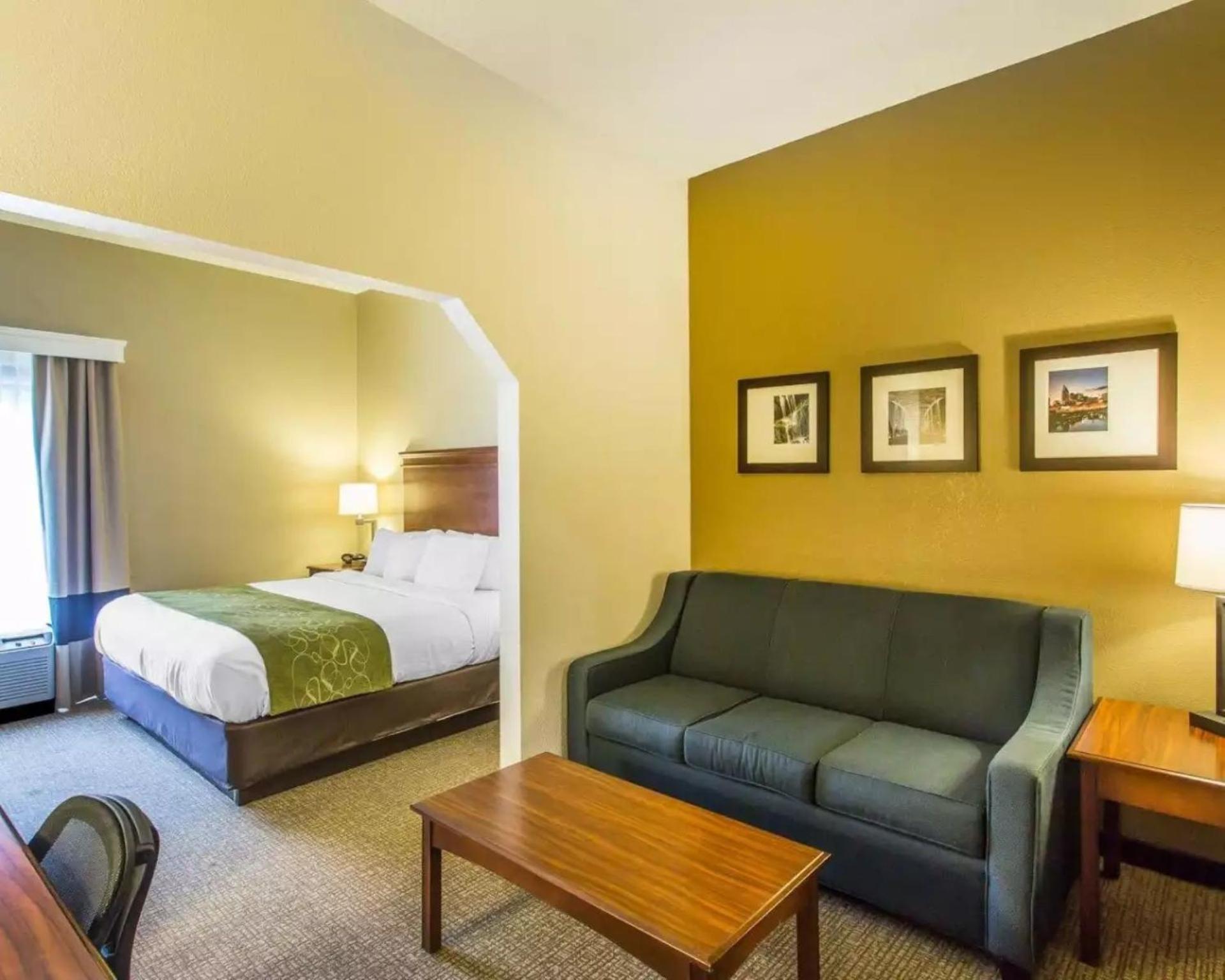 King Suite - Non Smoking - Photo 3