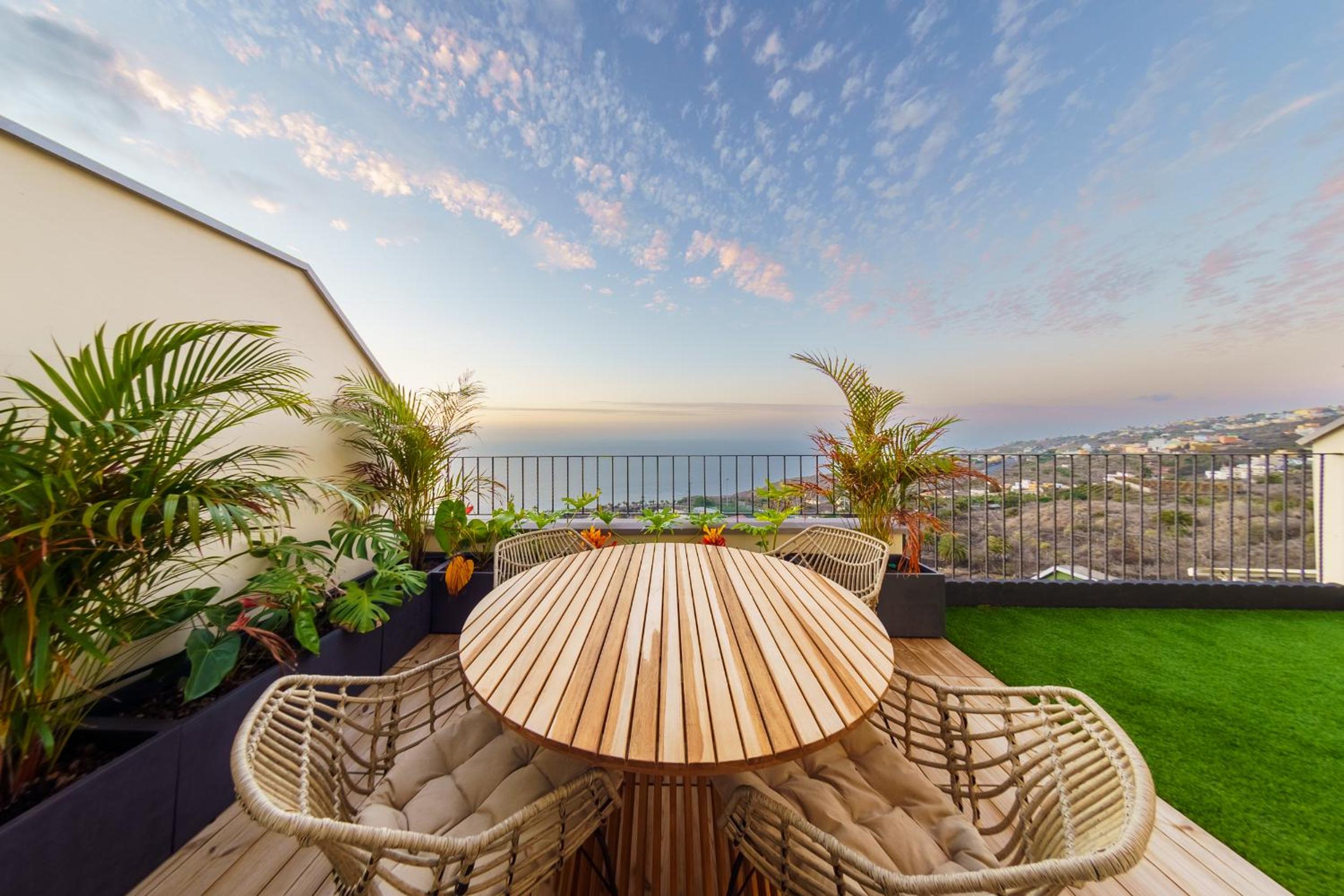 Apartment With View And Balcony photo 3