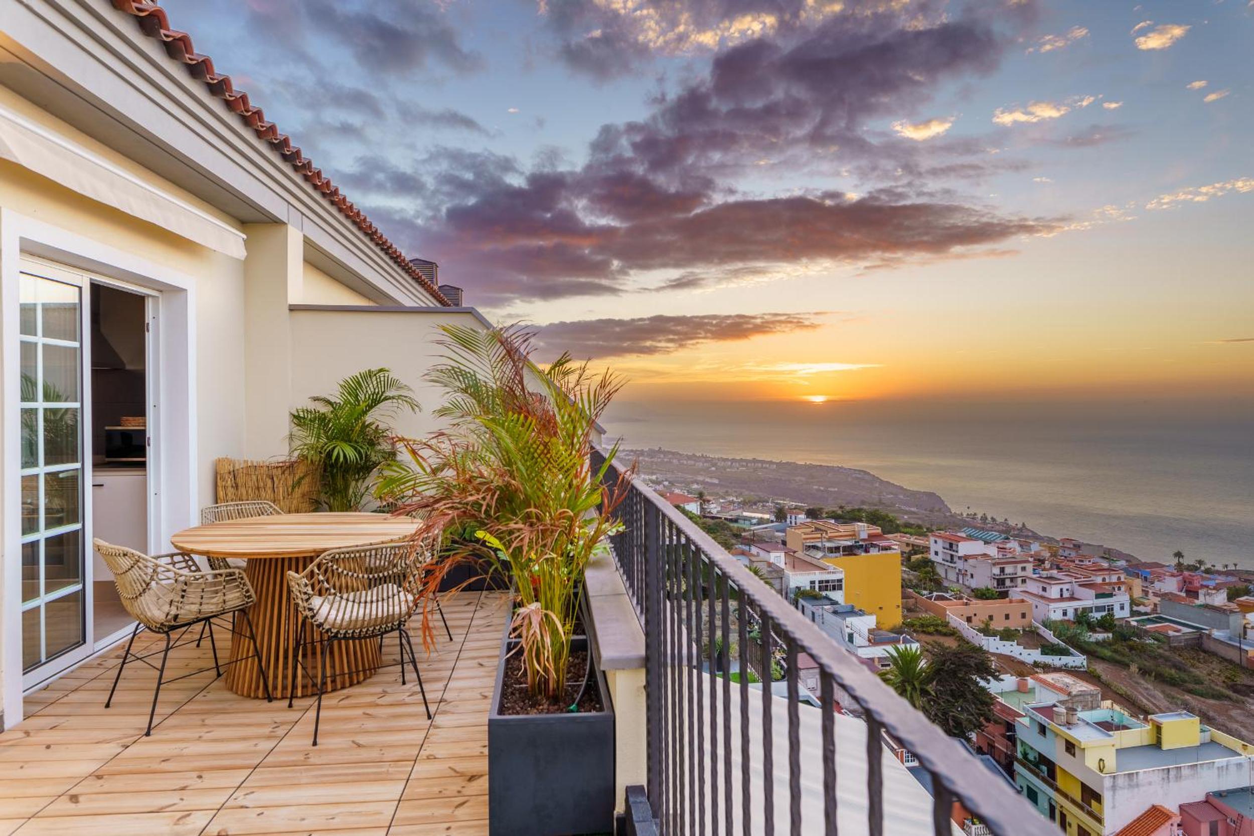 Apartment With View And Balcony photo 2