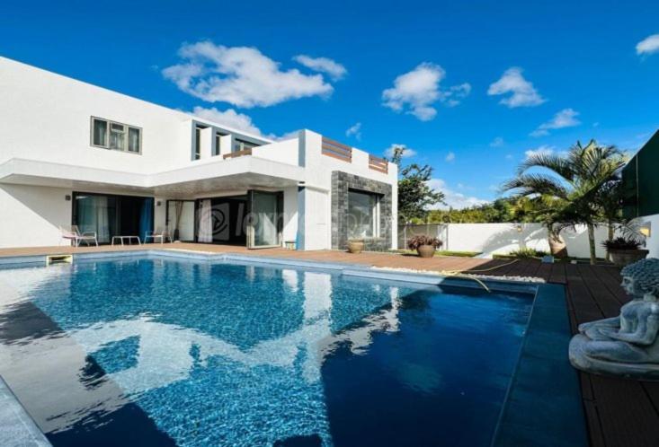 Villa photo 2