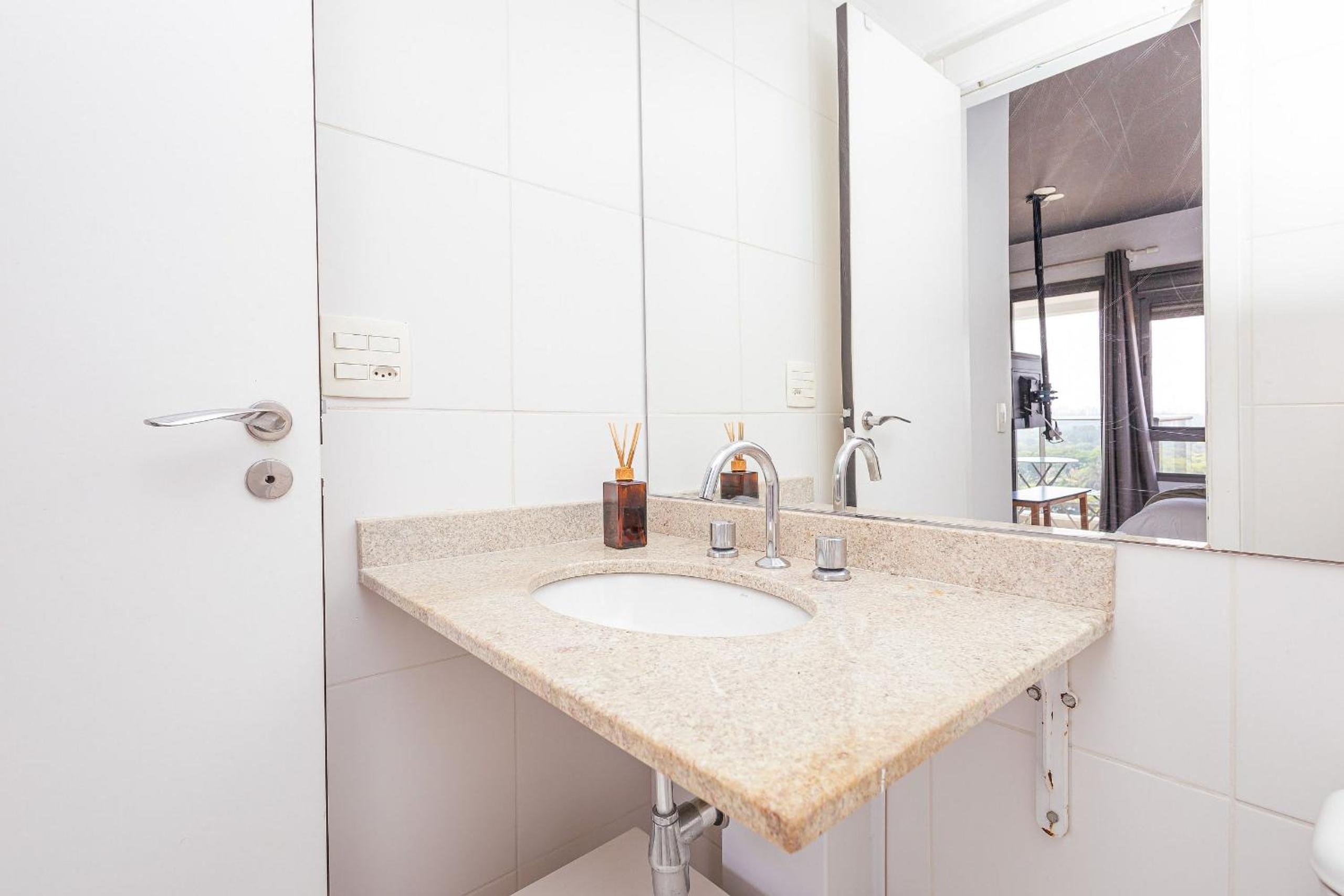 Apartment with View - Photo 20