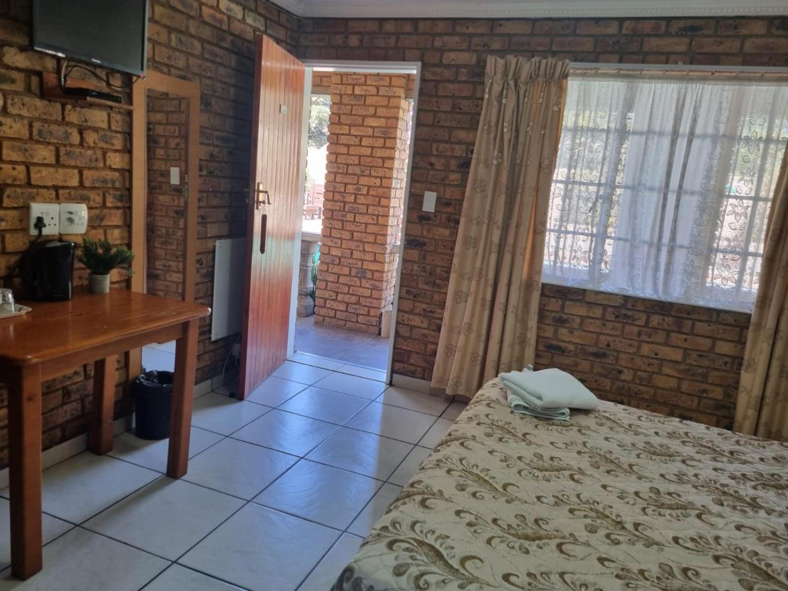 Standard Single/Double Room - Photo 12