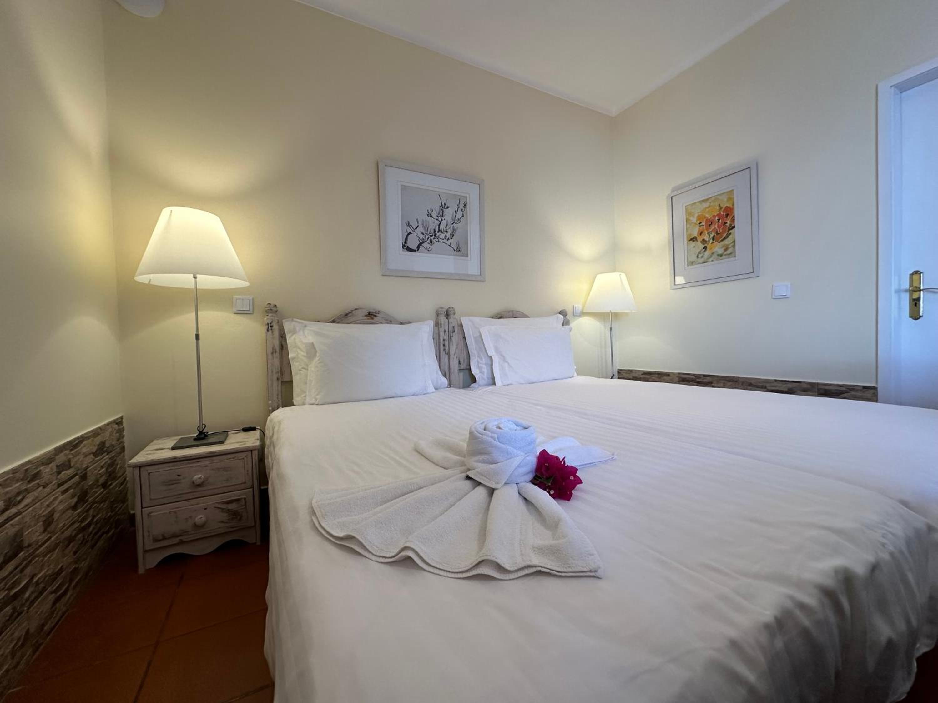 Standard Twin Room with Garden View - Photo 2