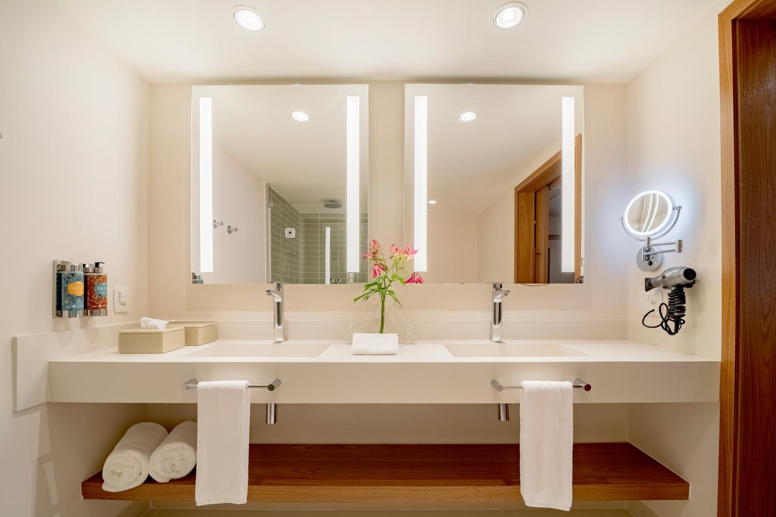 Executive King Suite with Sea View - Photo 12