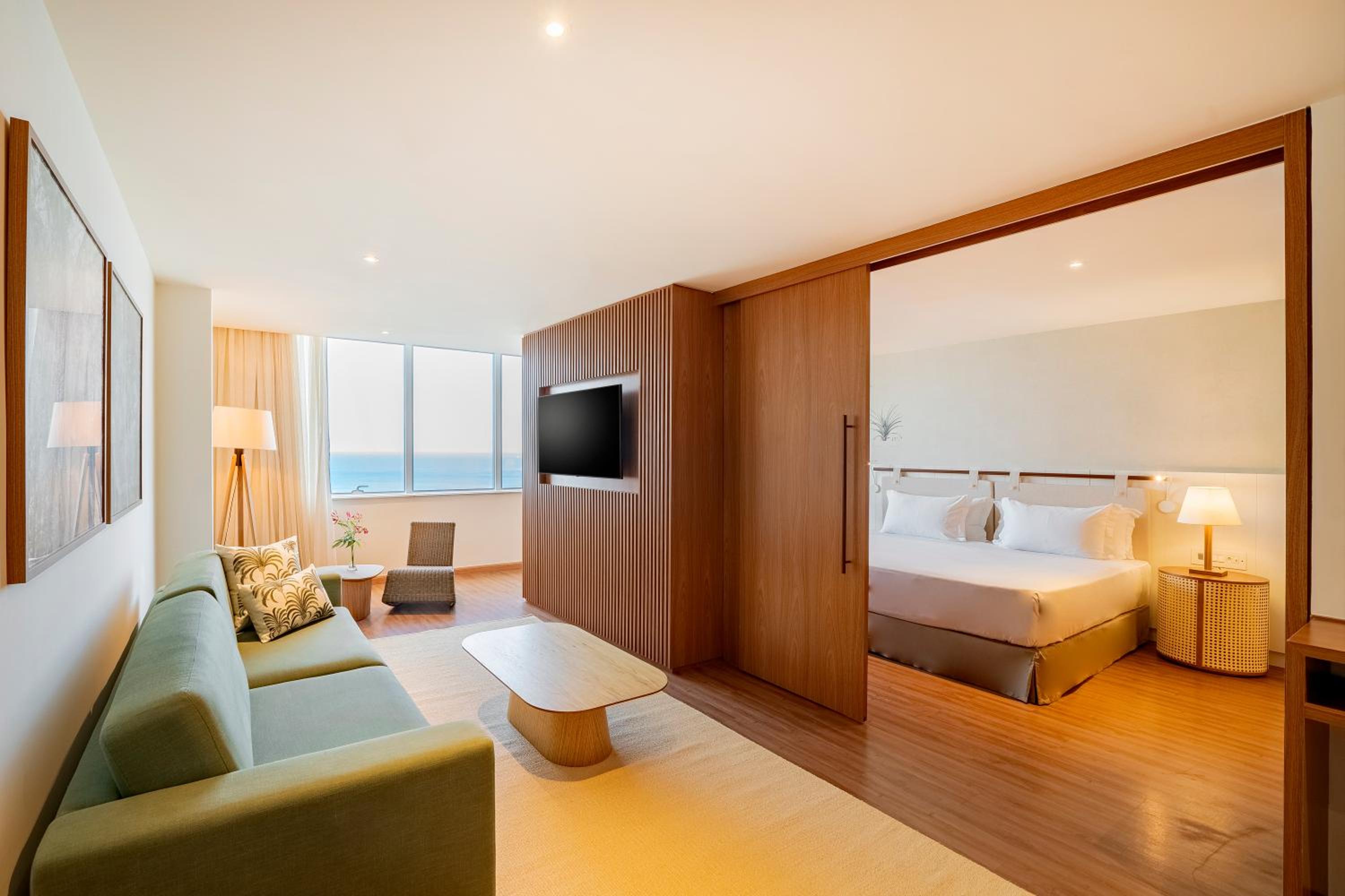 Executive King Suite with Sea View - Photo 8