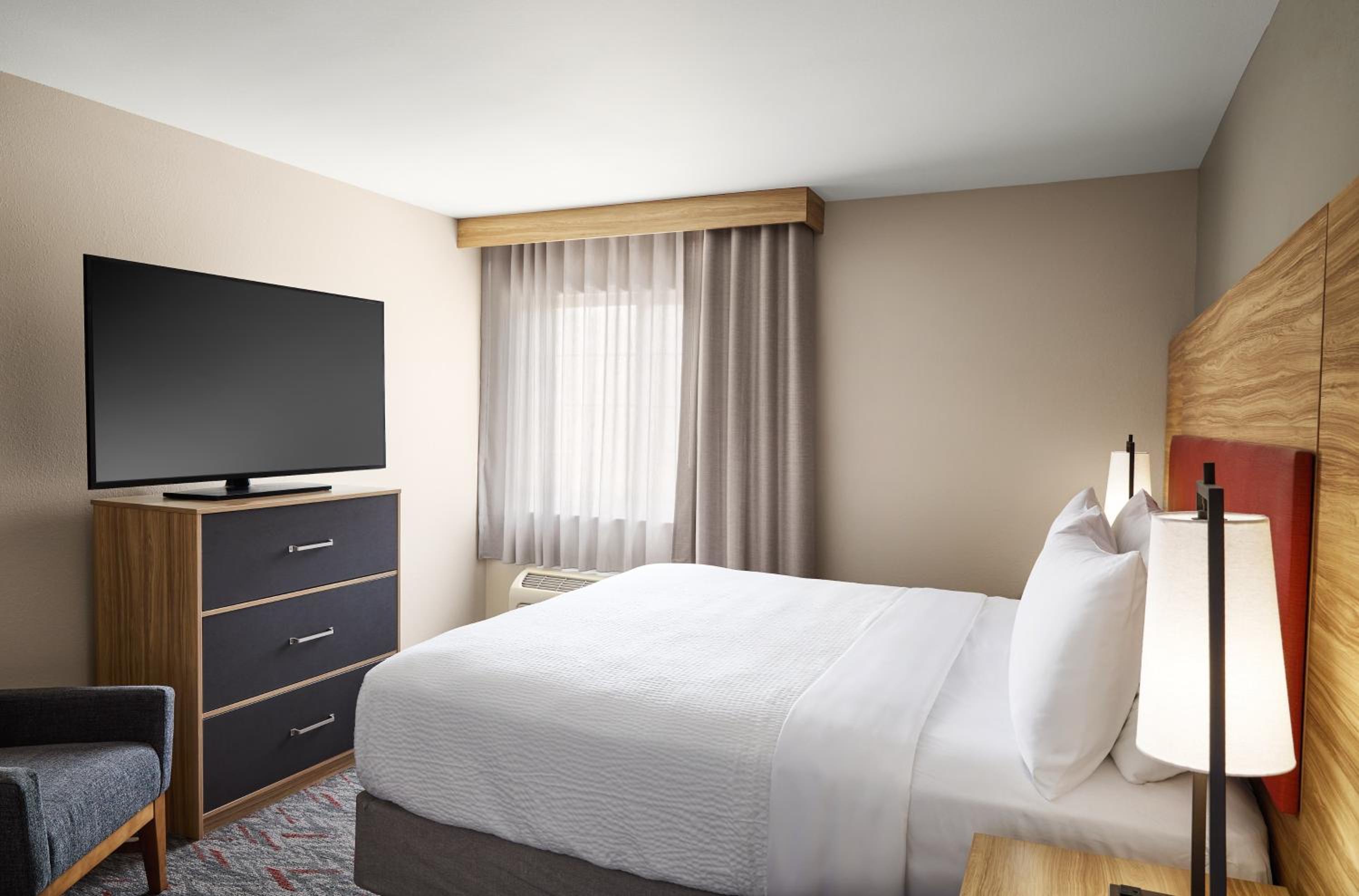 One-Bedroom King Suite with Sofa Bed - Photo 6
