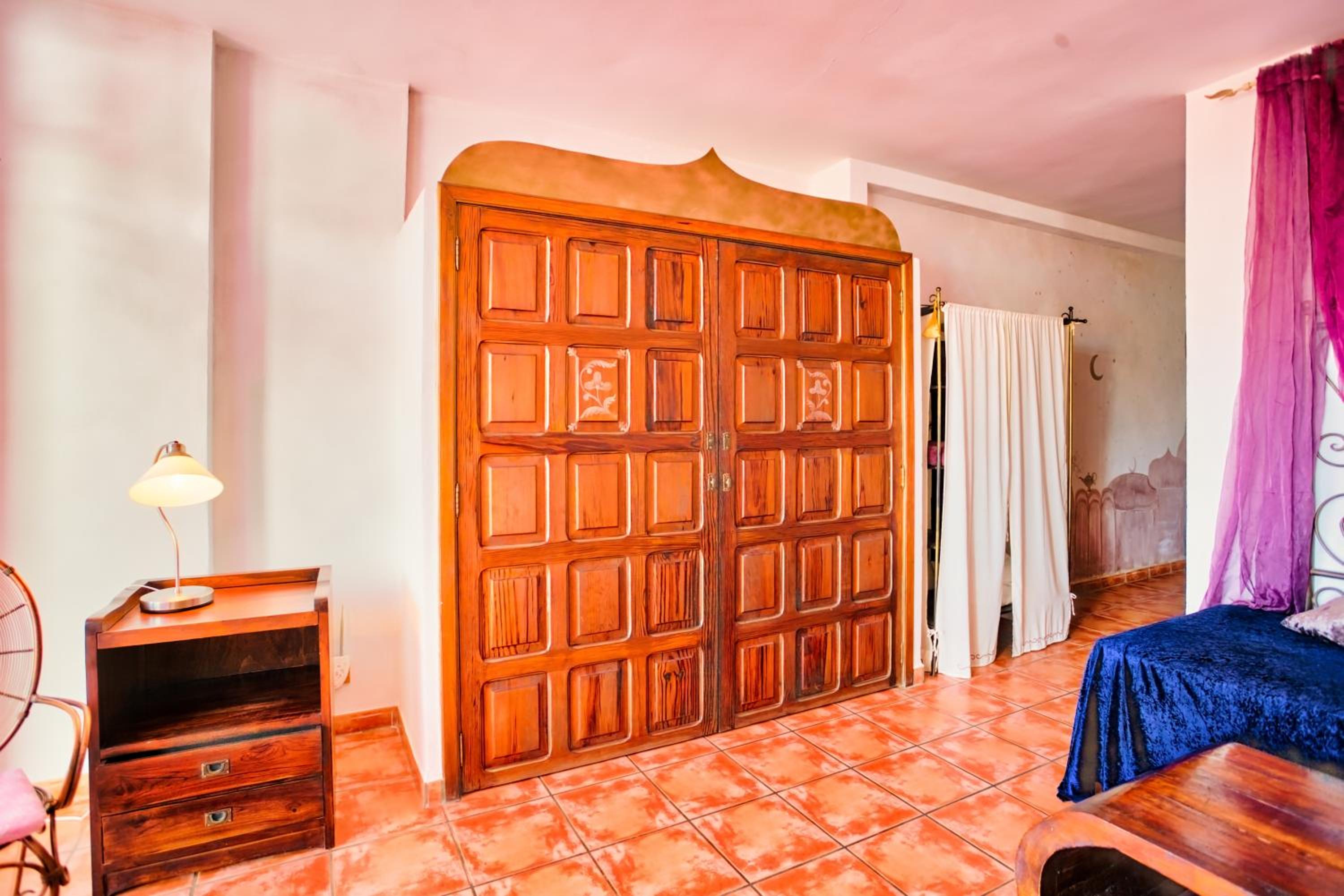 One-Bedroom Apartment with Balcony and Sea View - Photo 4