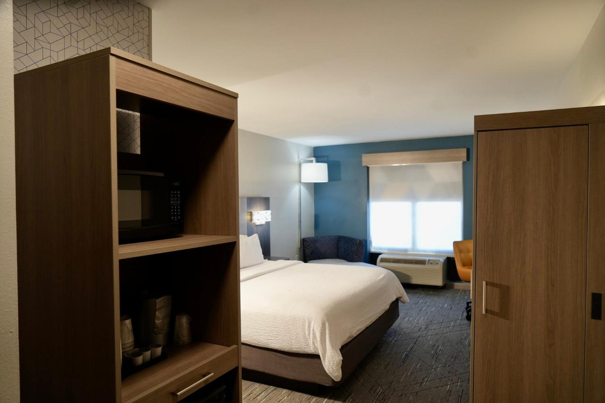 Standard King Room - Photo 3