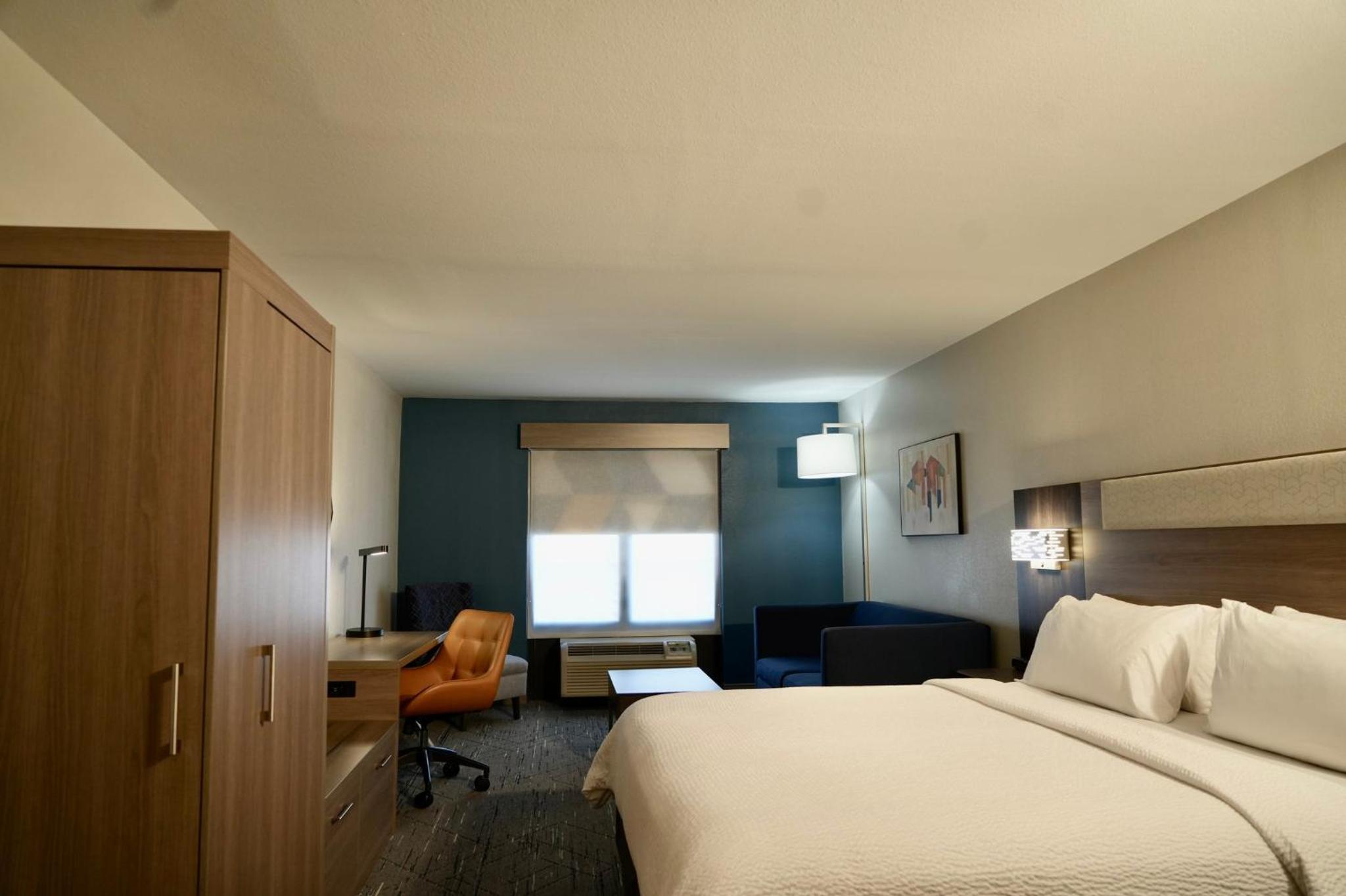 King Suite with Sofa Bed - Photo 2